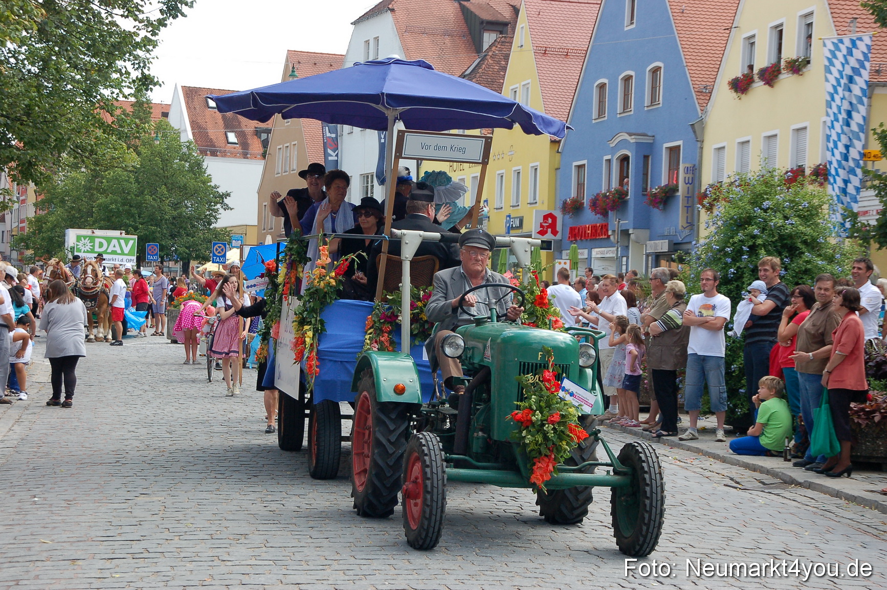 Volksfestzug Neumarkt 110813 0442