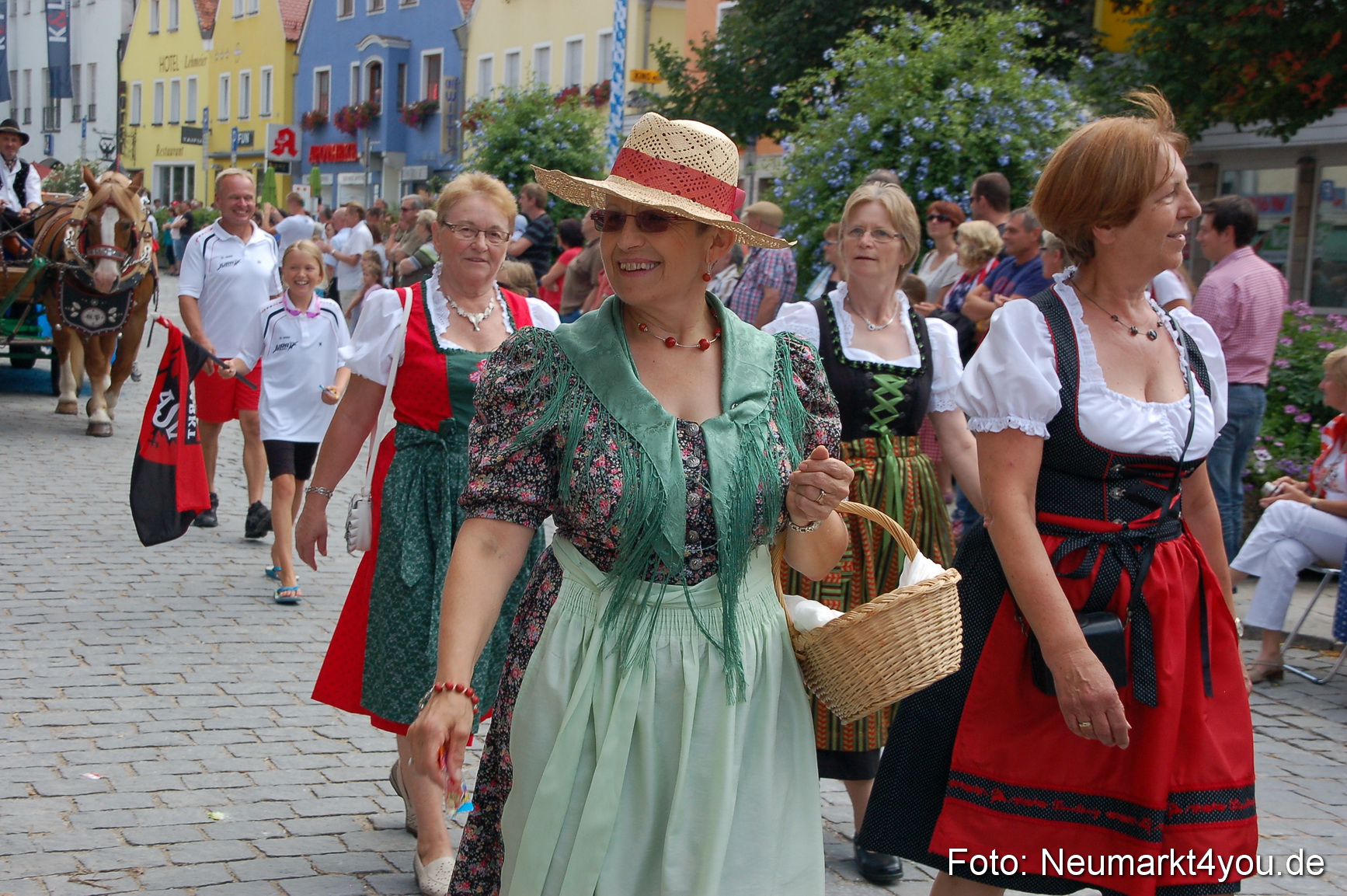 Volksfestzug Neumarkt 110813 0445