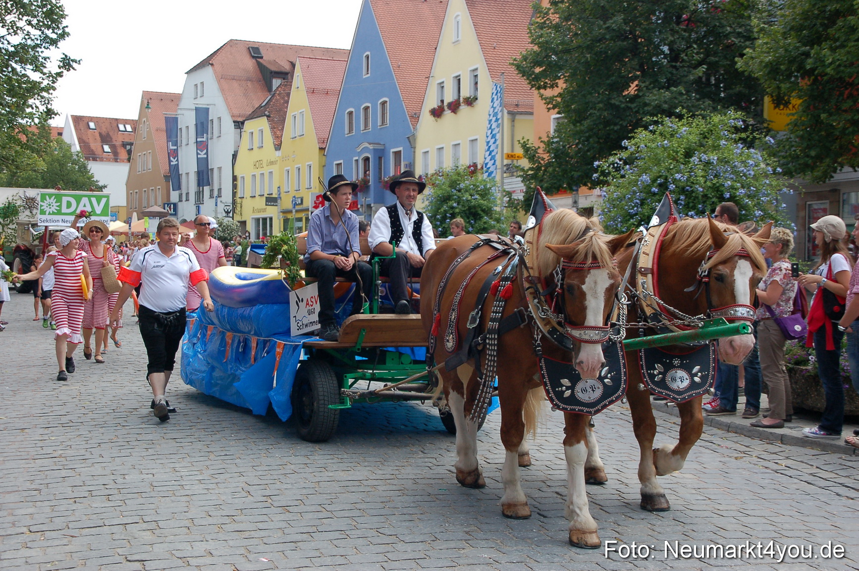 Volksfestzug Neumarkt 110813 0447