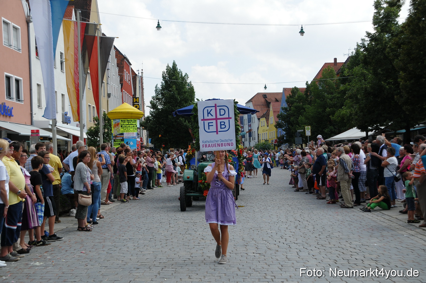 Volksfestzug Neumarkt 110813 0451
