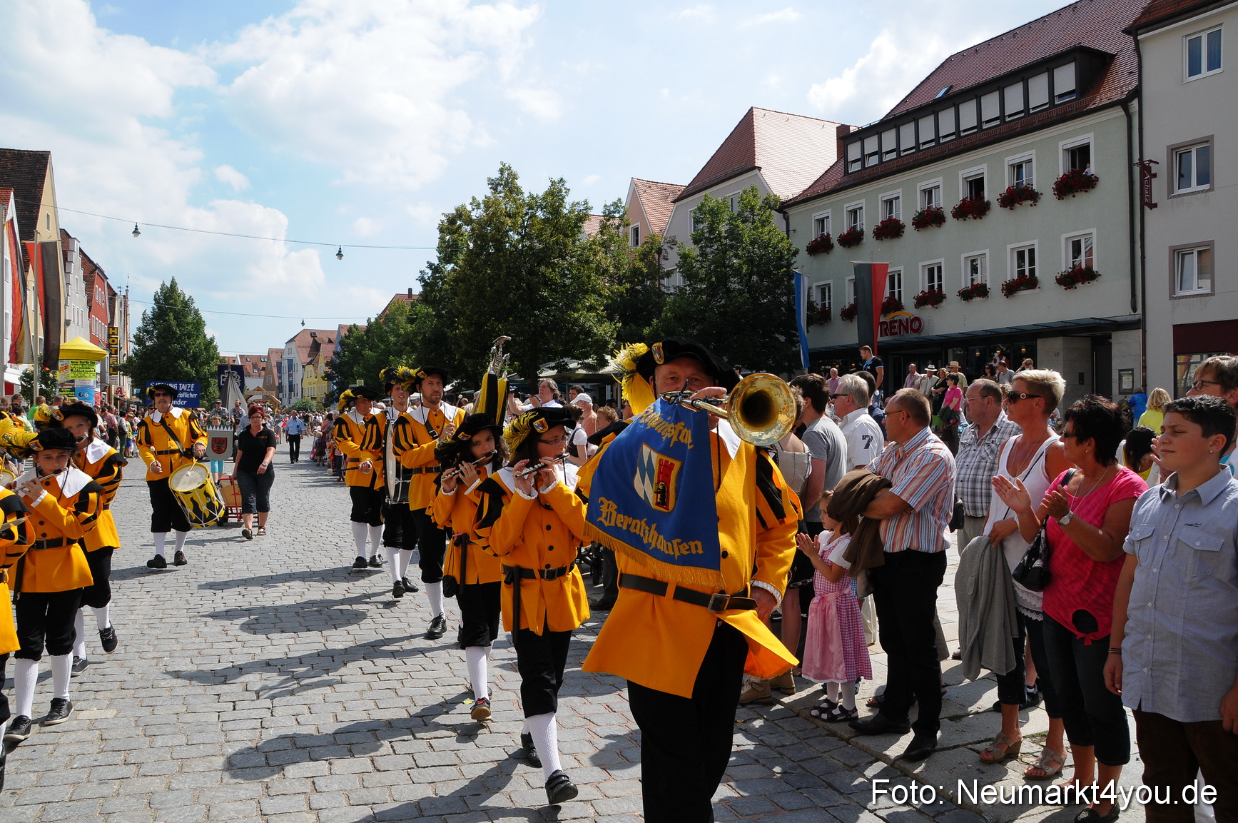 Volksfestzug Neumarkt 110813 0504