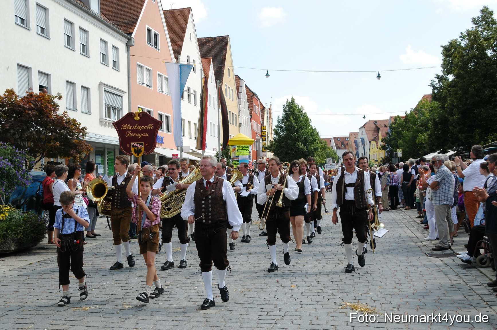 Volksfestzug Neumarkt 110813 0560