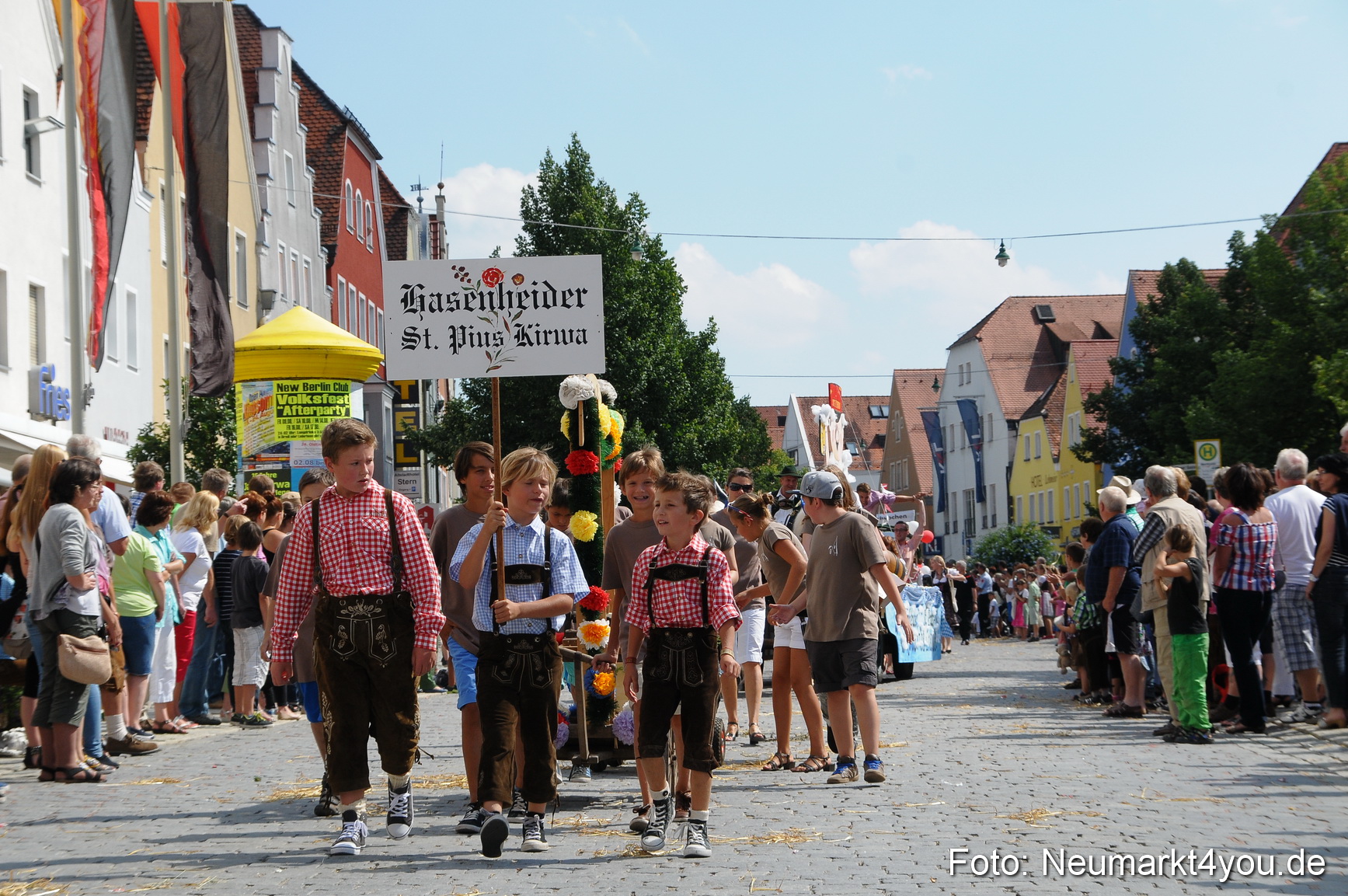 Volksfestzug Neumarkt 110813 0564