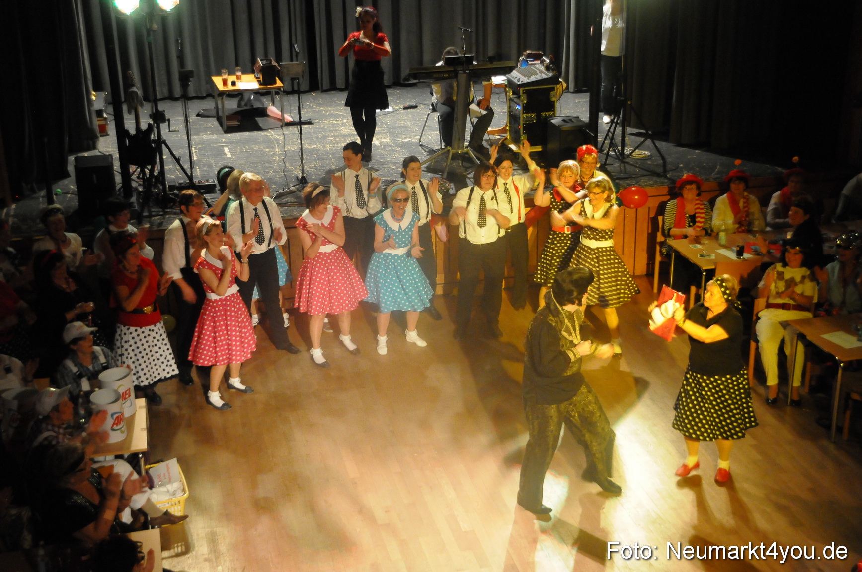 Weiberfasching Neumarkt 070213 0001