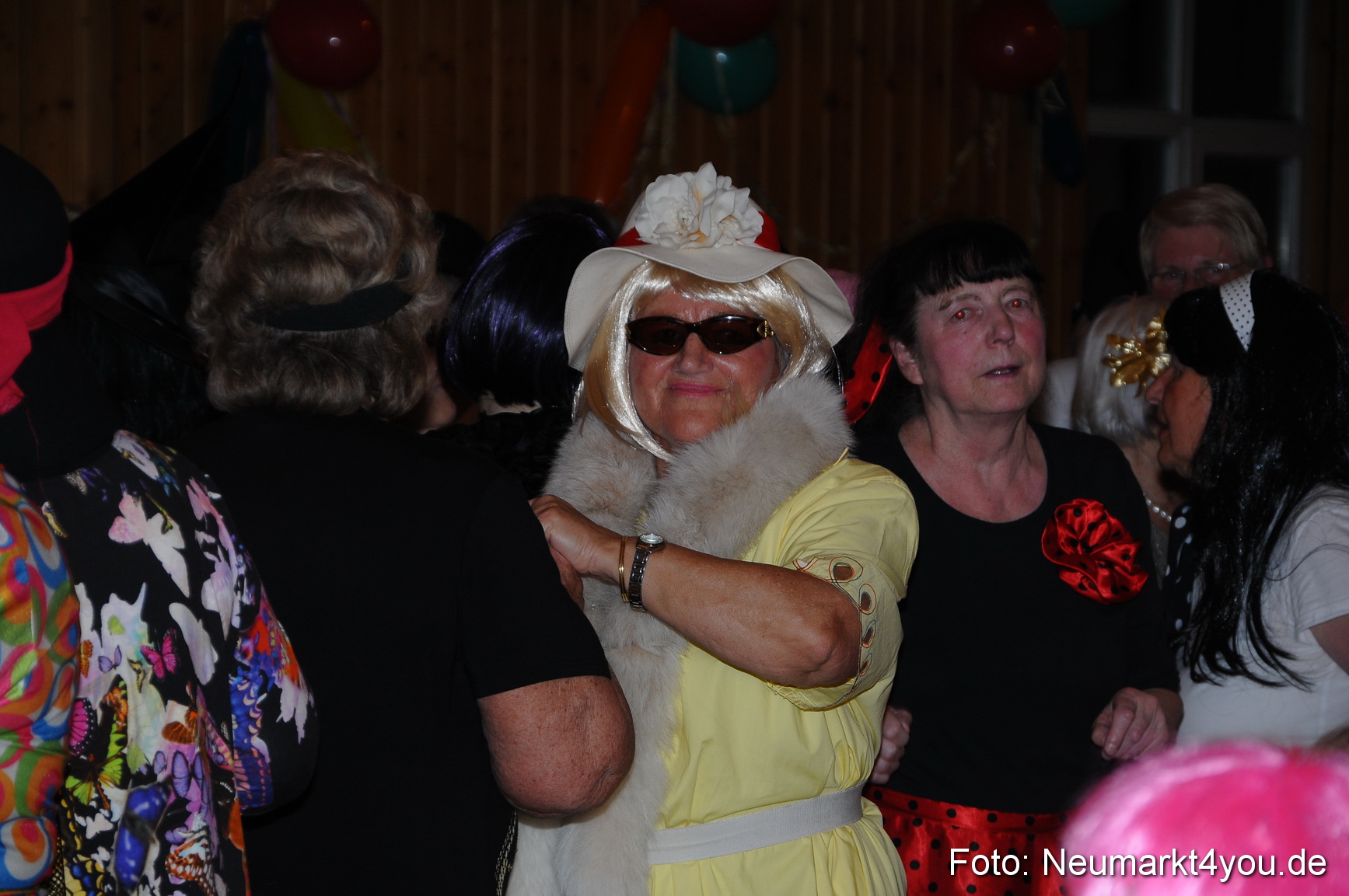 Weiberfasching Neumarkt 070213 0014