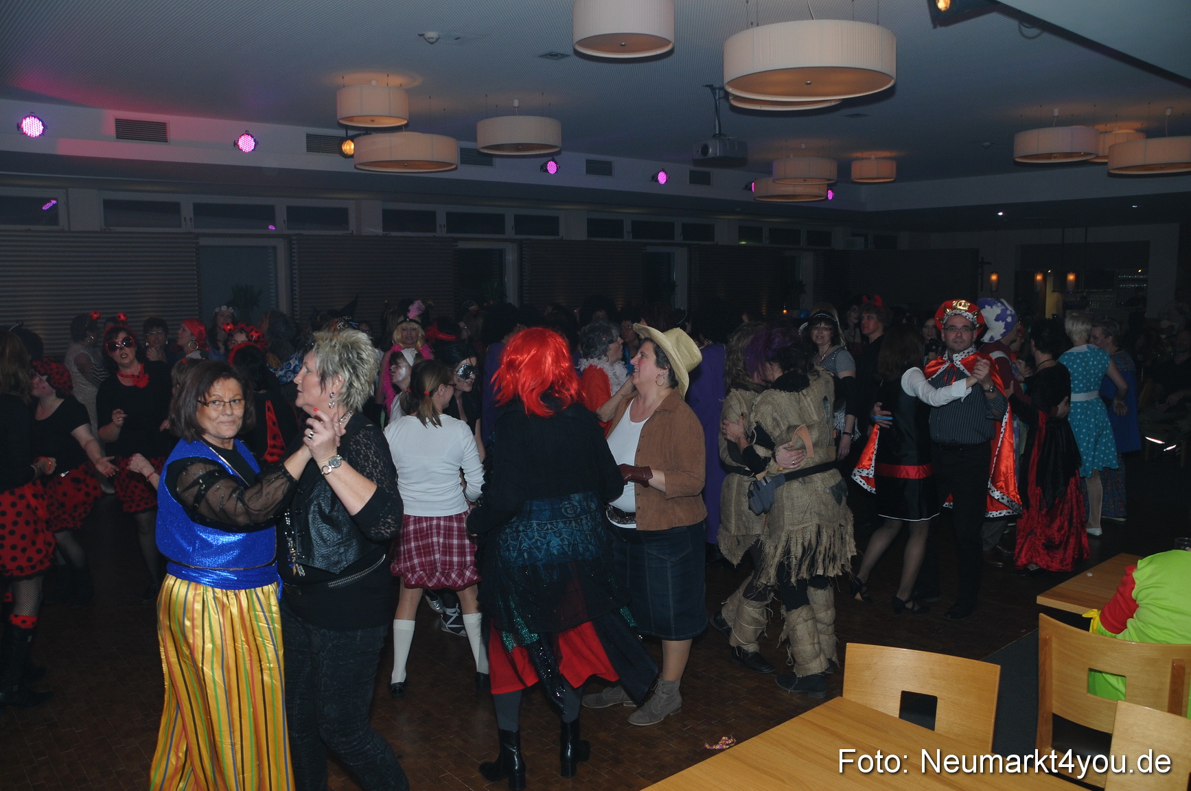 Weiberfasching Neumarkt 070213 0031