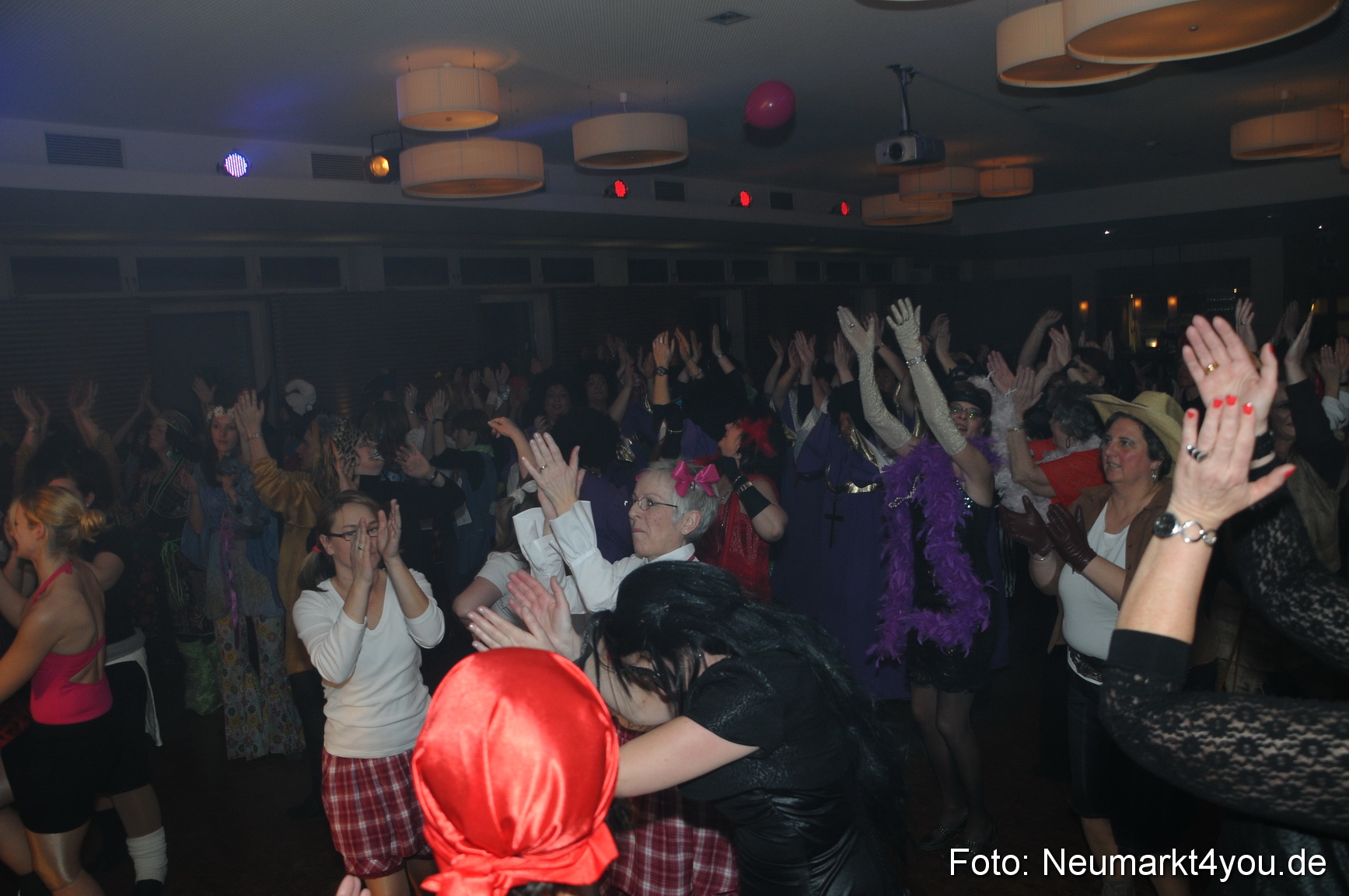 Weiberfasching Neumarkt 070213 0036