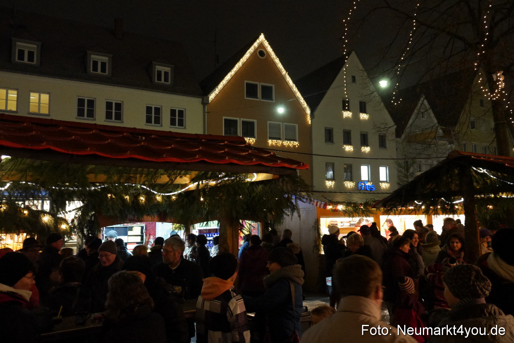 Weihnachtsmarkt Neumarkt 281113 0045
