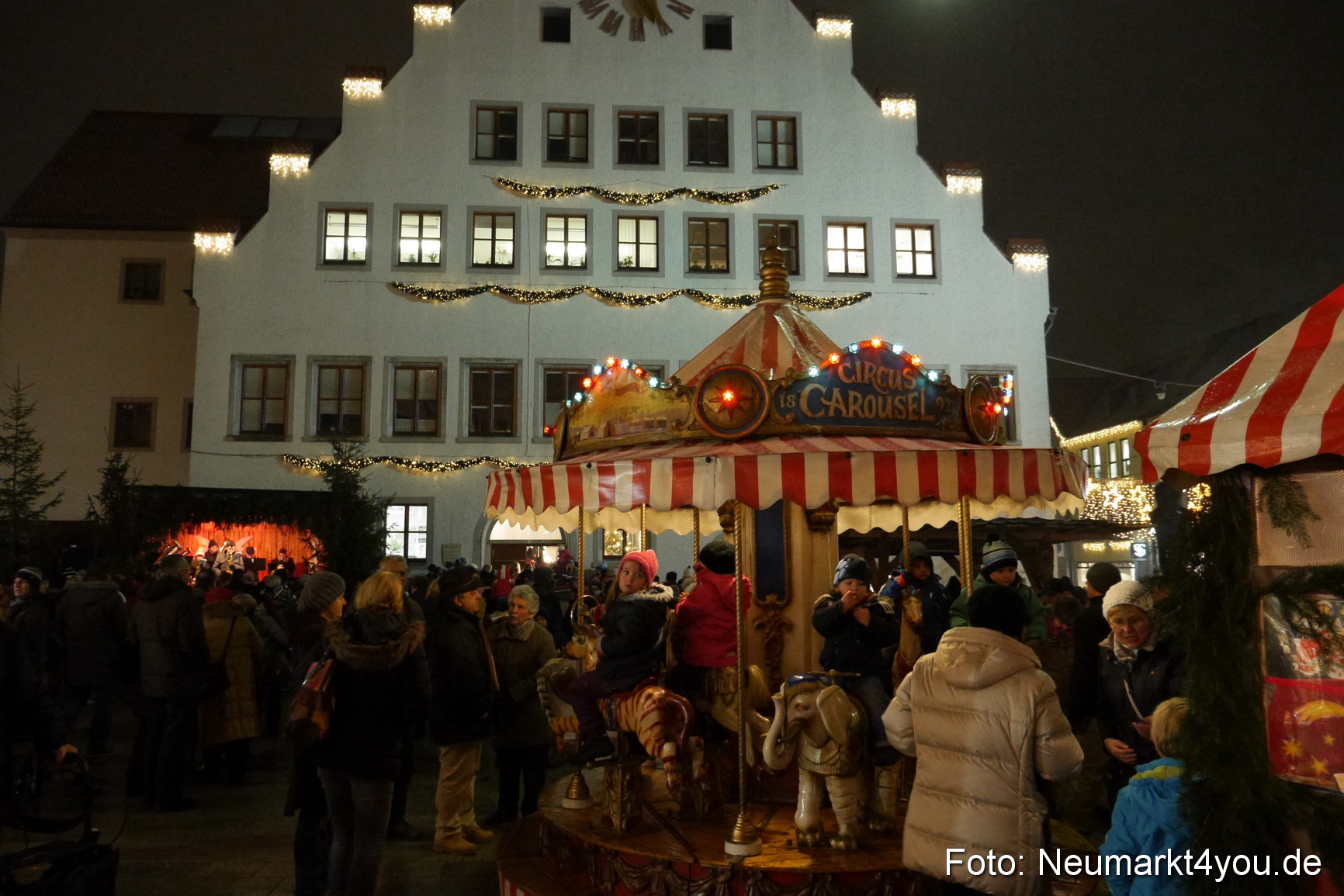 Weihnachtsmarkt Neumarkt 281113 0053