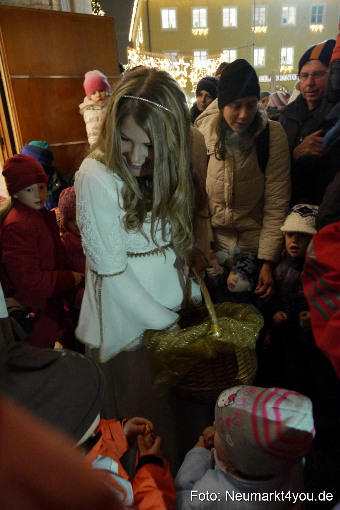 Weihnachtsmarkt Neumarkt 281113 0055
