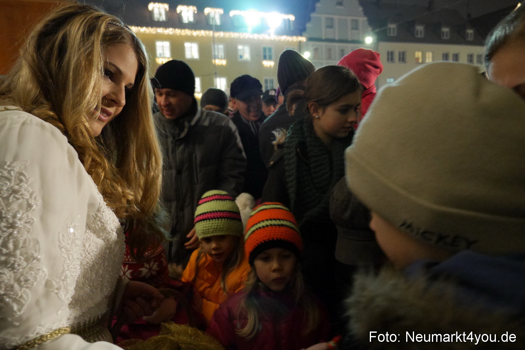 Weihnachtsmarkt Neumarkt 281113 0056