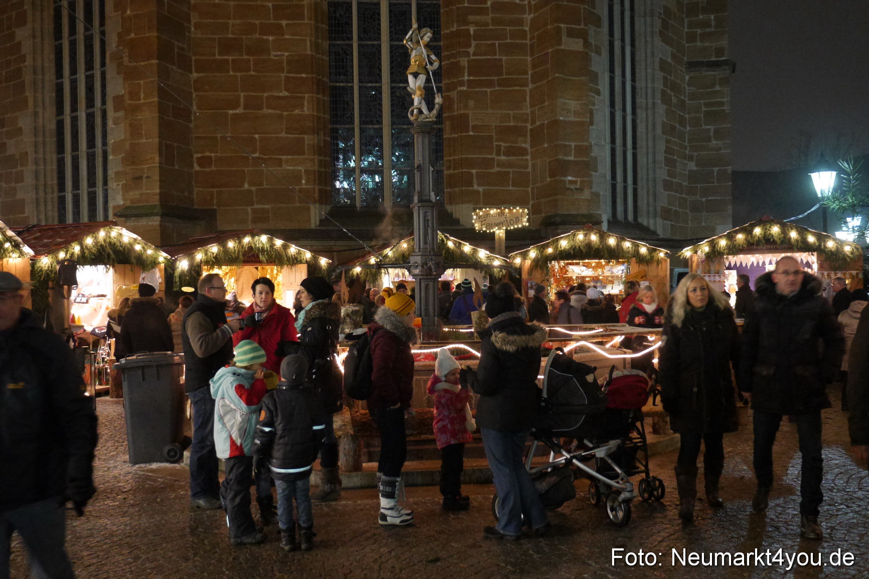 Weihnachtsmarkt Neumarkt 281113 0072