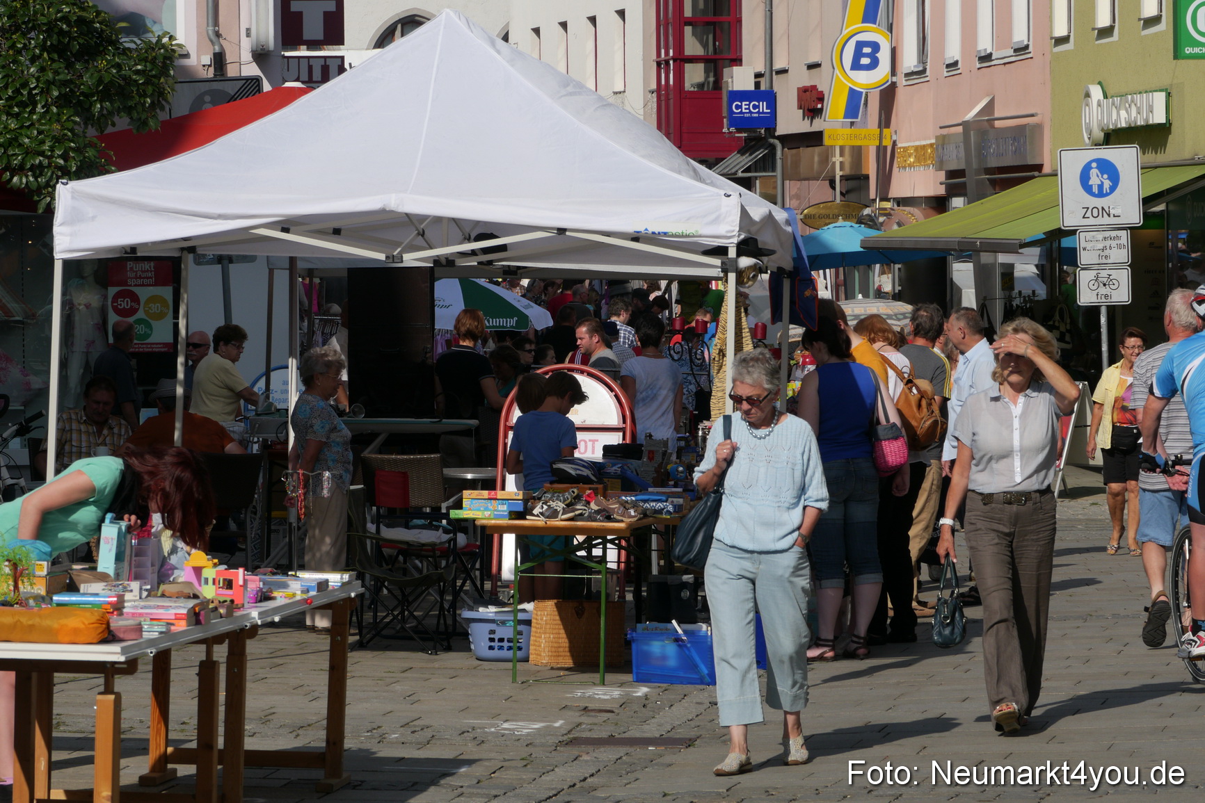 Altstadtflohmarkt Neumarkt 020814 0004