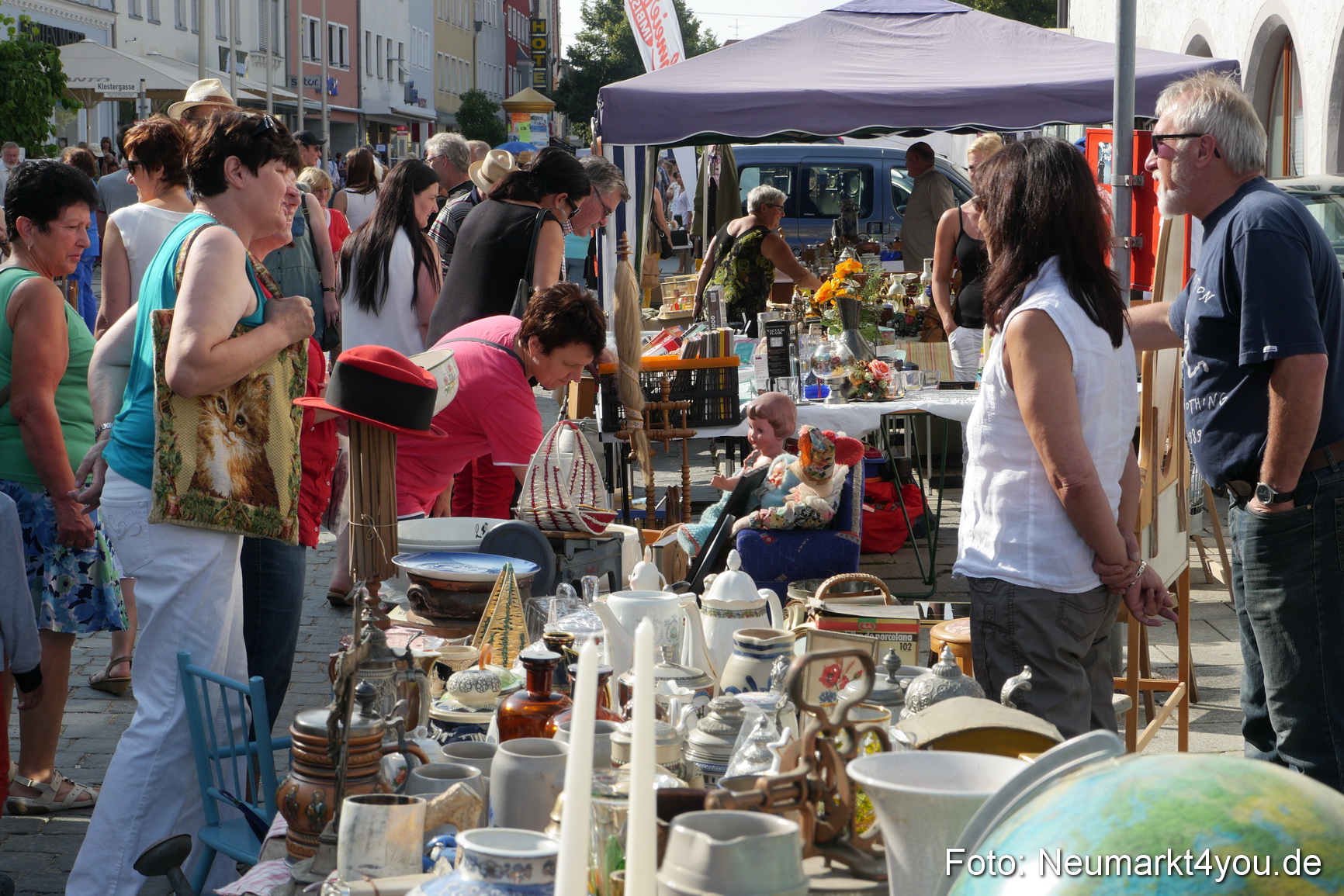 Altstadtflohmarkt Neumarkt 020814 0013
