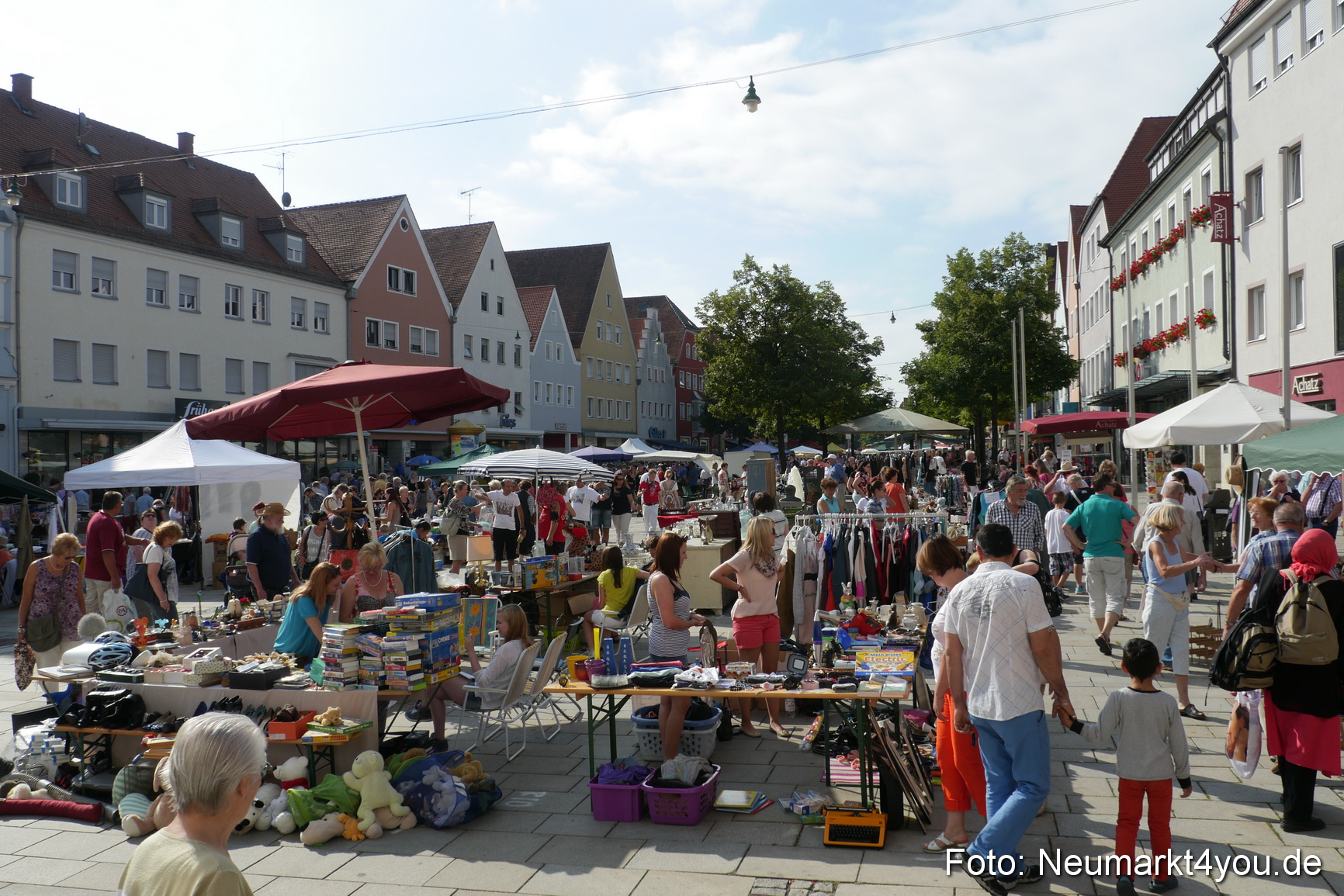 Altstadtflohmarkt Neumarkt 020814 0016