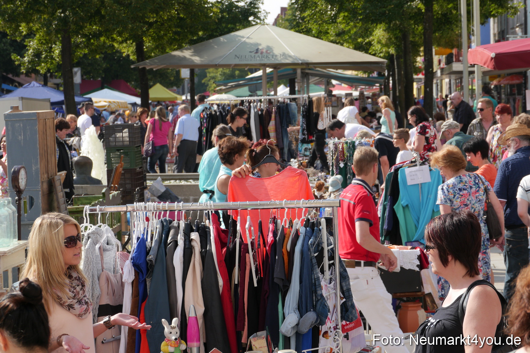 Altstadtflohmarkt Neumarkt 020814 0019