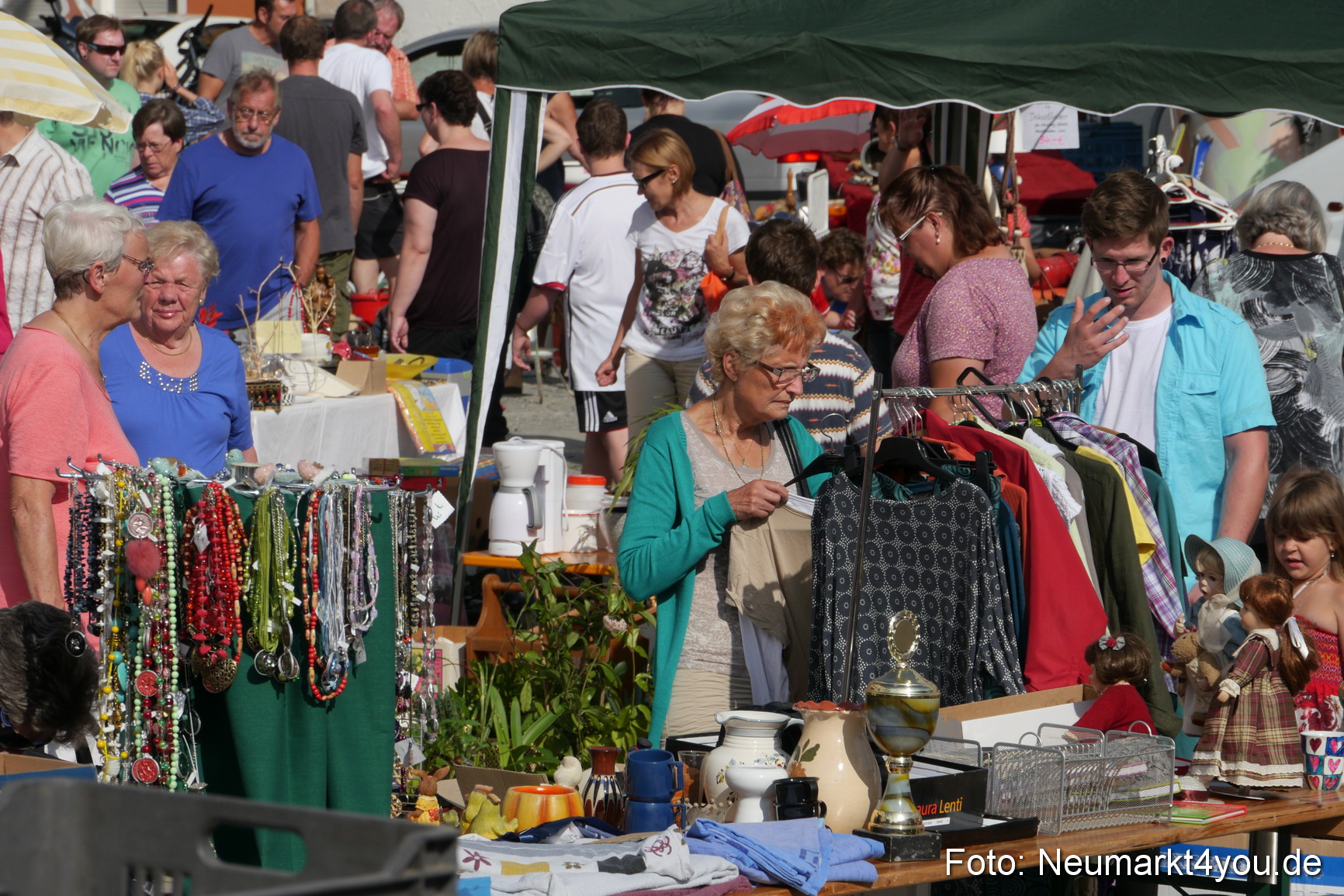Altstadtflohmarkt Neumarkt 020814 0031