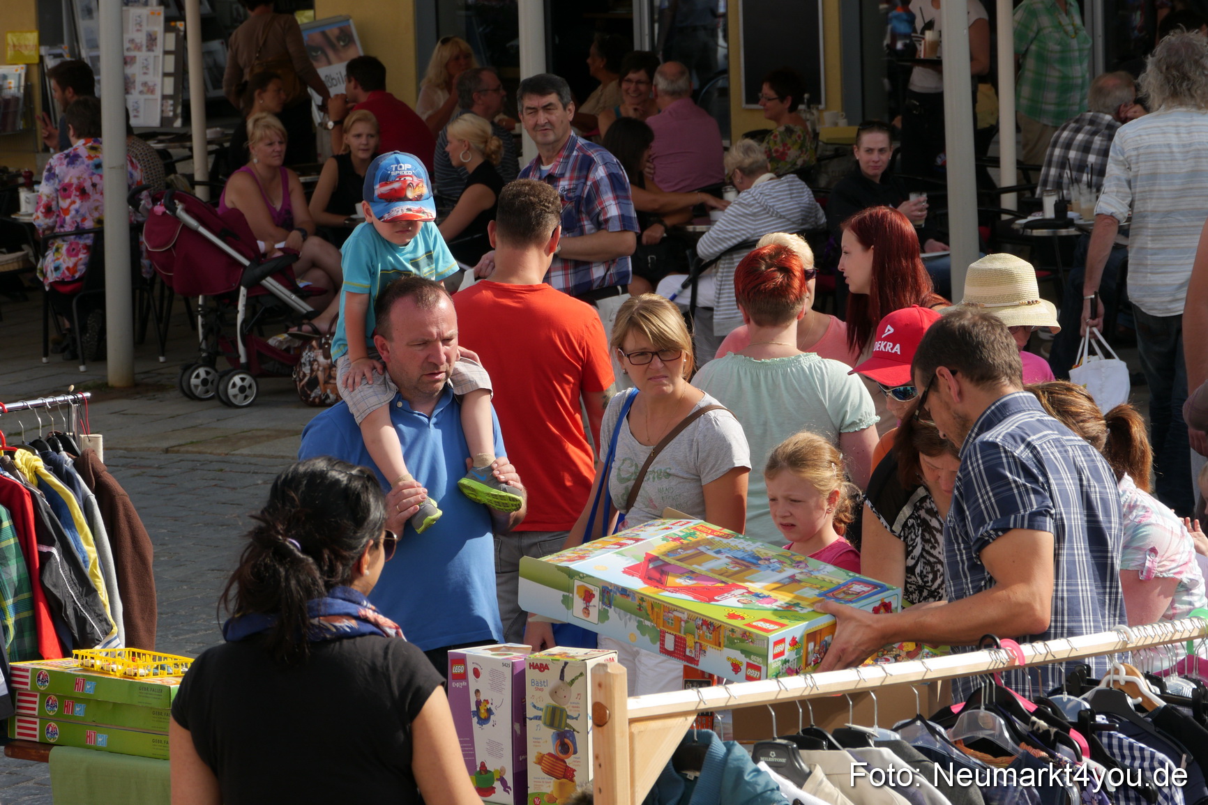 Altstadtflohmarkt Neumarkt 020814 0033