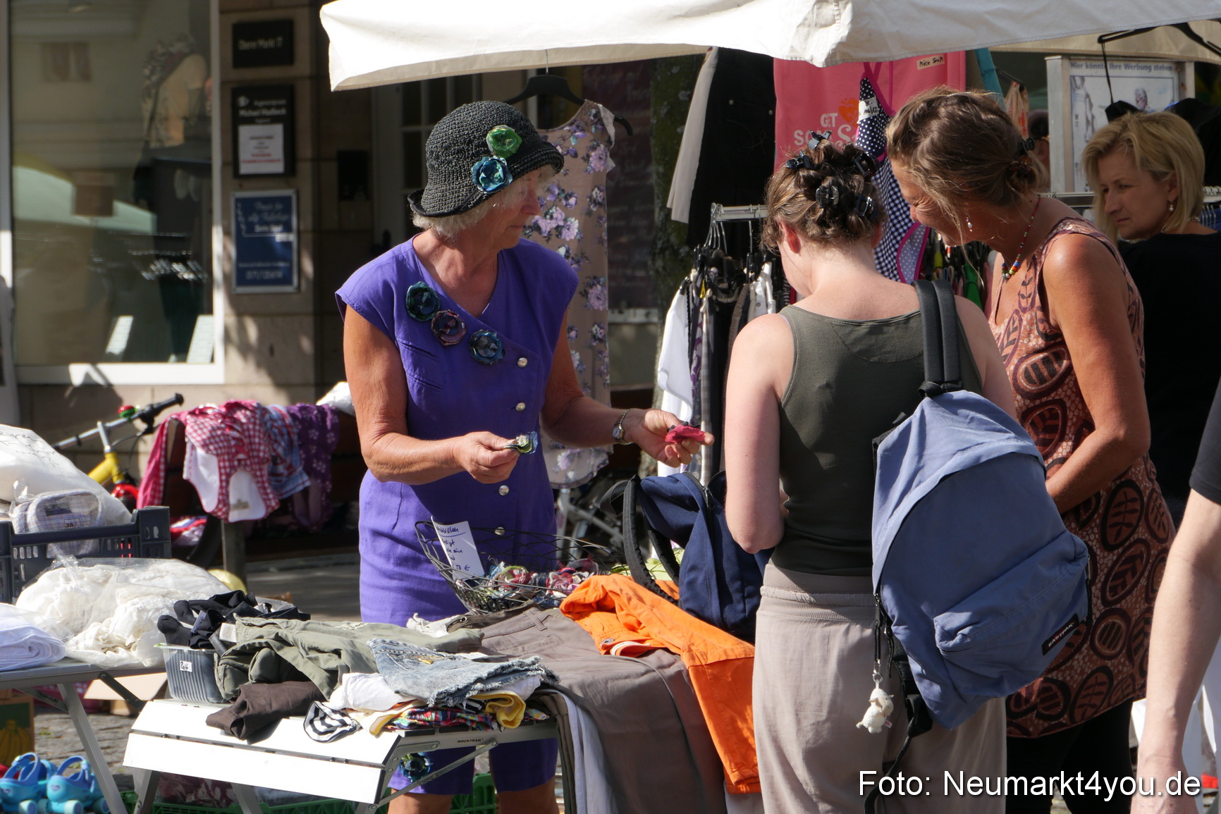 Altstadtflohmarkt Neumarkt 020814 0035