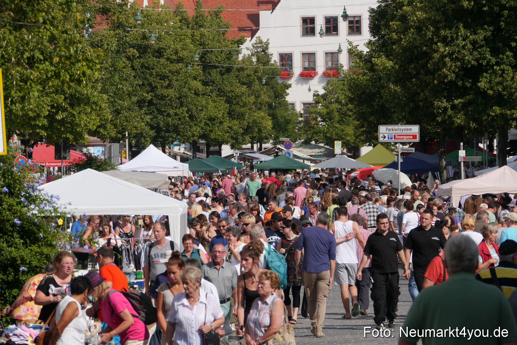 Altstadtflohmarkt Neumarkt 020814 0047