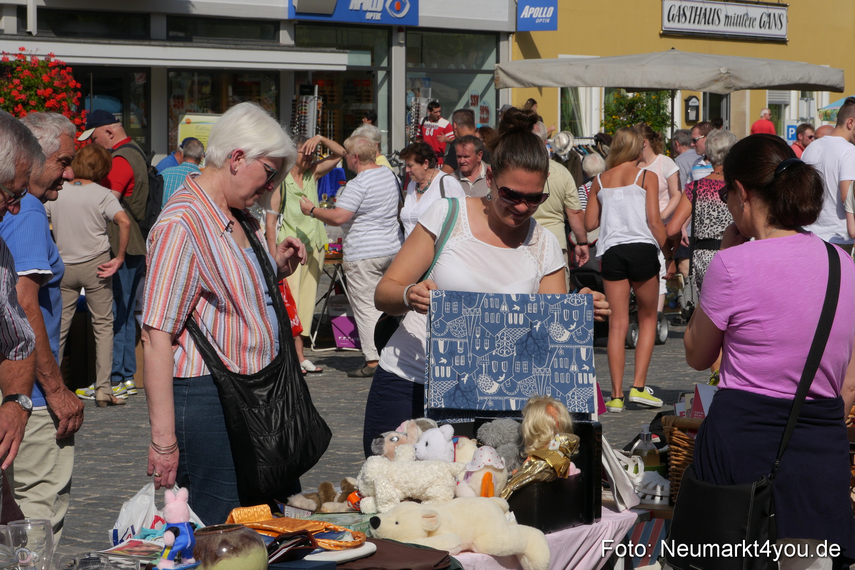 Altstadtflohmarkt Neumarkt 020814 0053