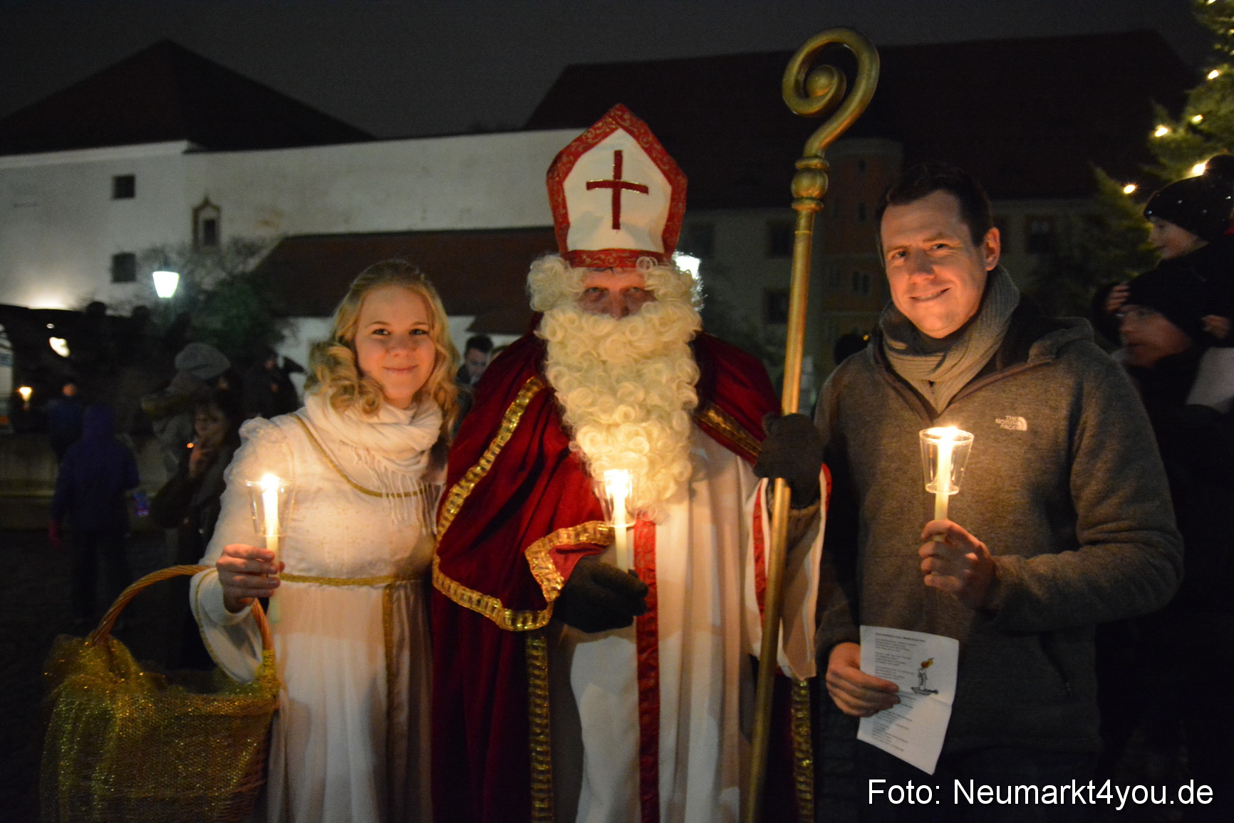 Lichterzug zum Weihnachtsmarkt 061214 0002