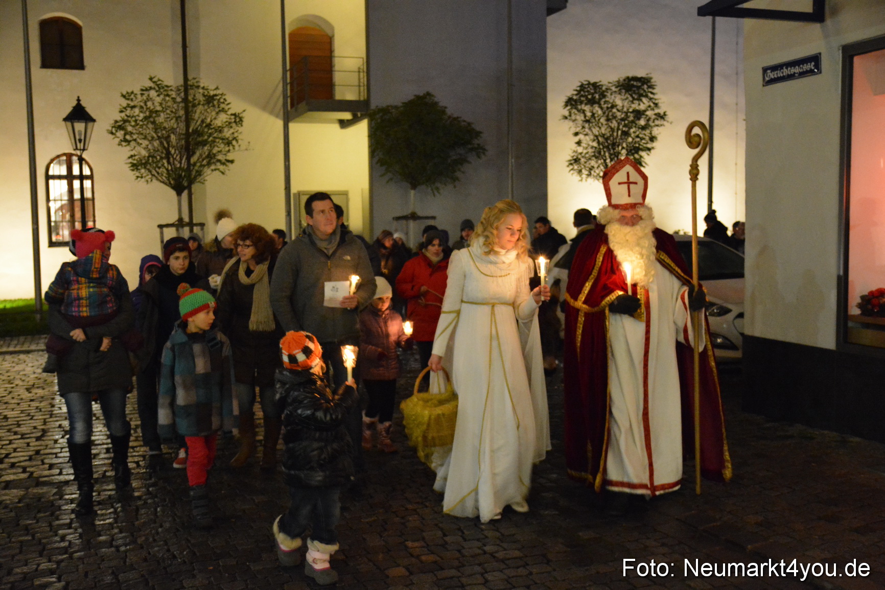 Lichterzug zum Weihnachtsmarkt 061214 0006