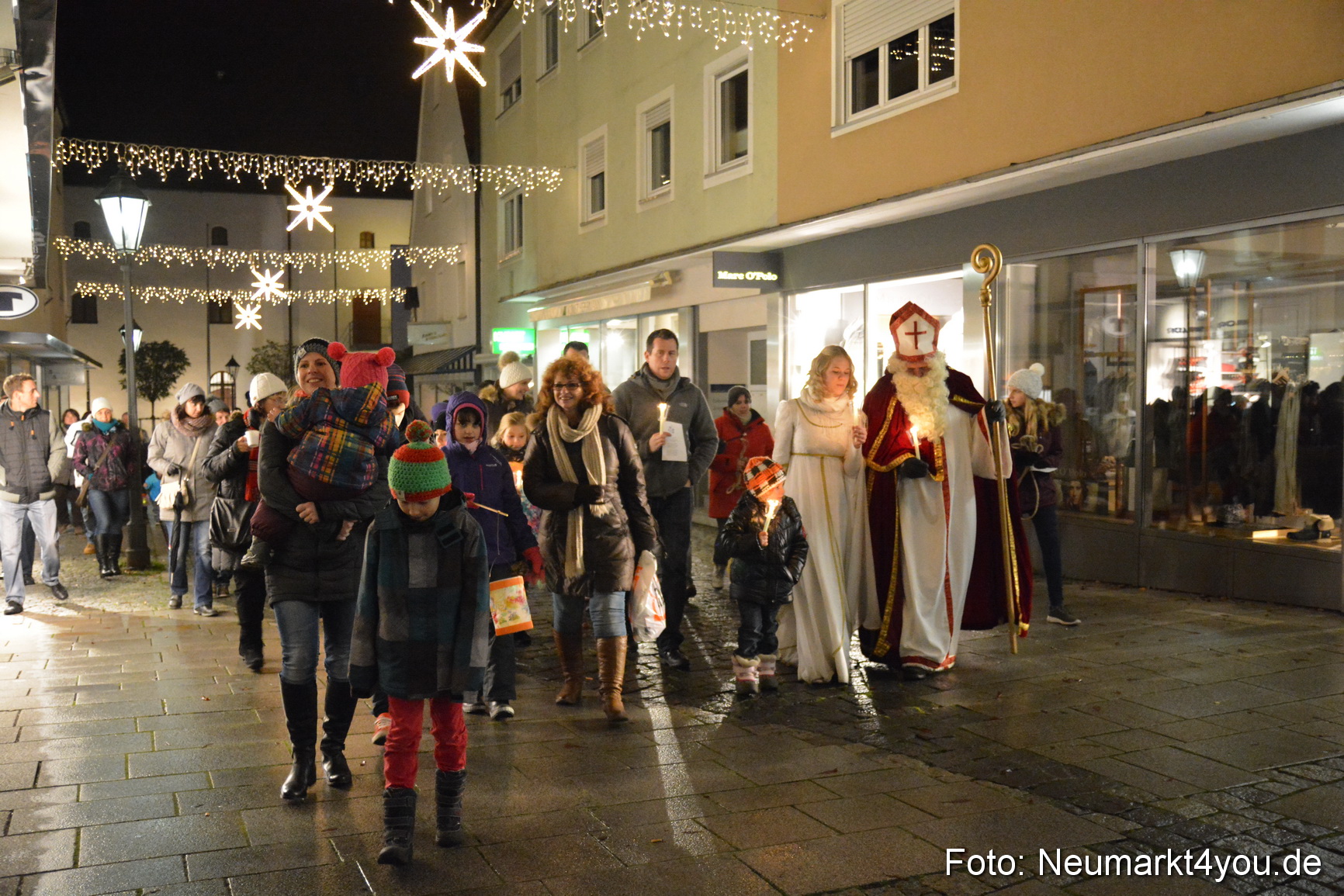 Lichterzug zum Weihnachtsmarkt 061214 0007