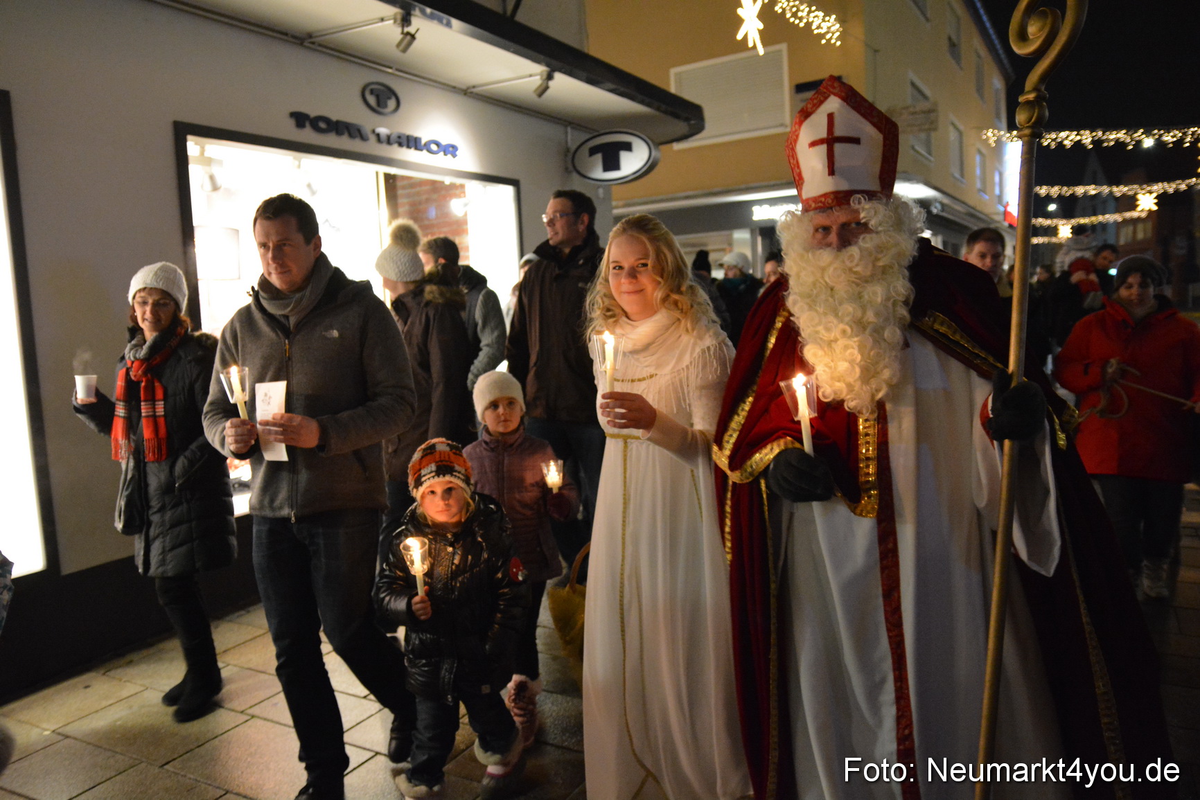 Lichterzug zum Weihnachtsmarkt 061214 0008