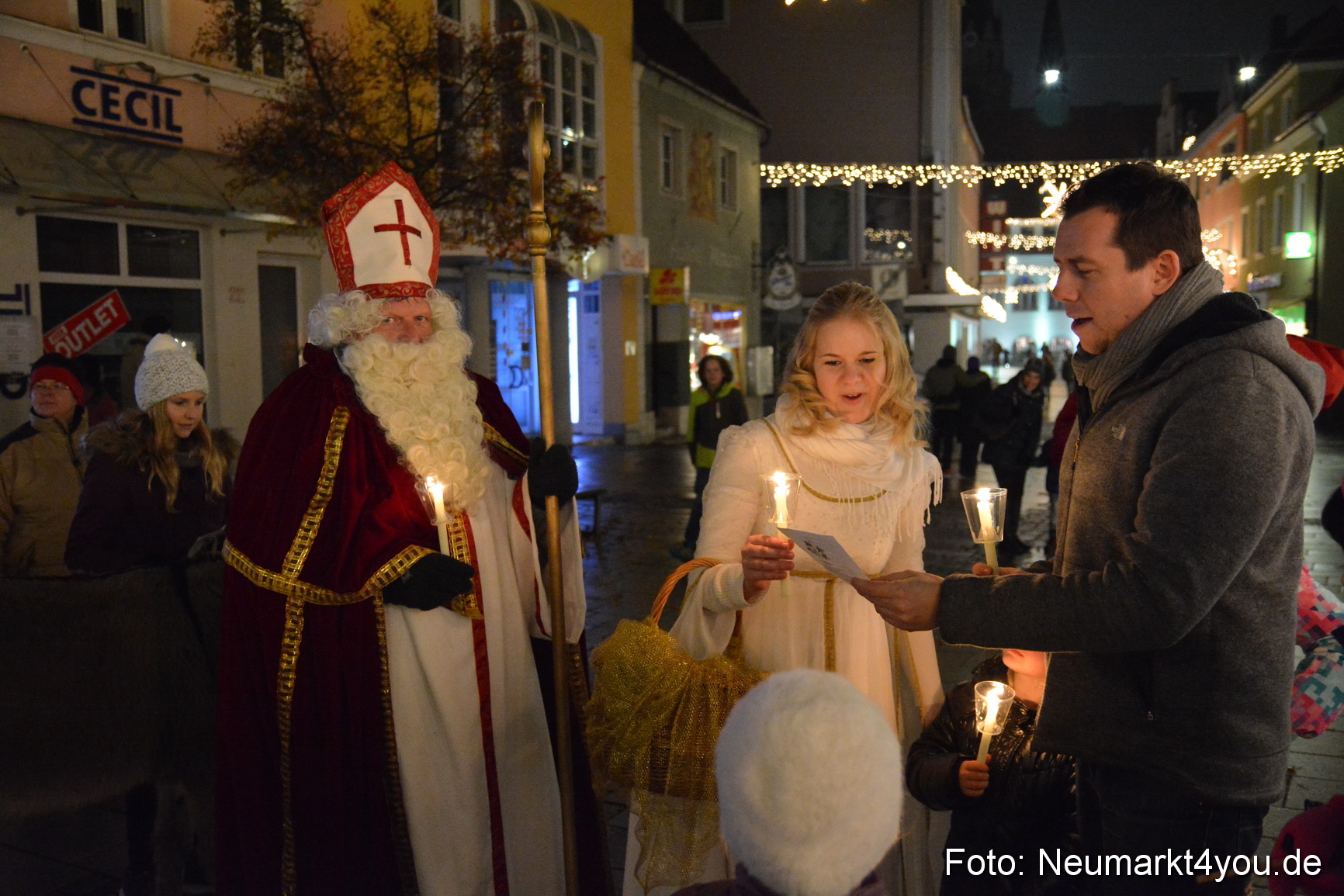 Lichterzug zum Weihnachtsmarkt 061214 0009