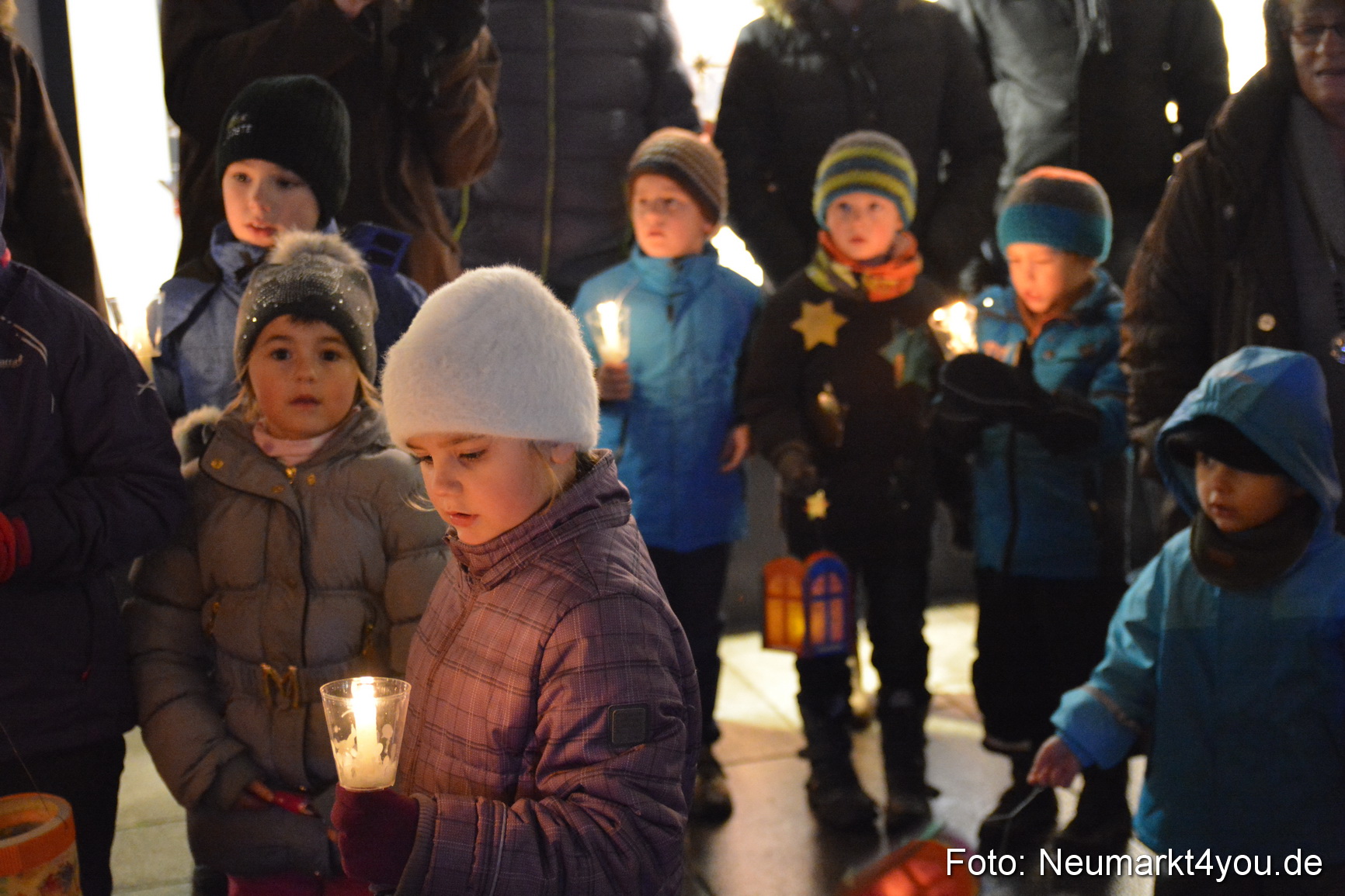 Lichterzug zum Weihnachtsmarkt 061214 0011