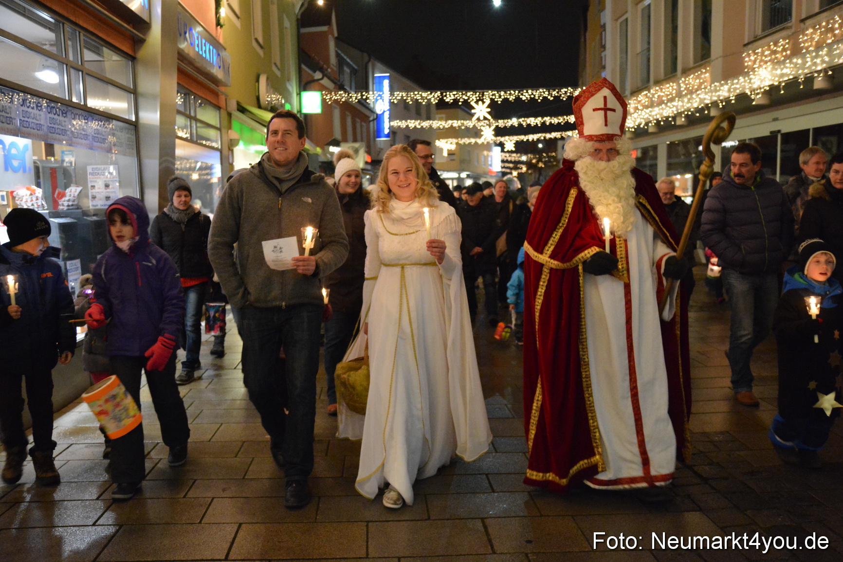 Lichterzug zum Weihnachtsmarkt 061214 0012