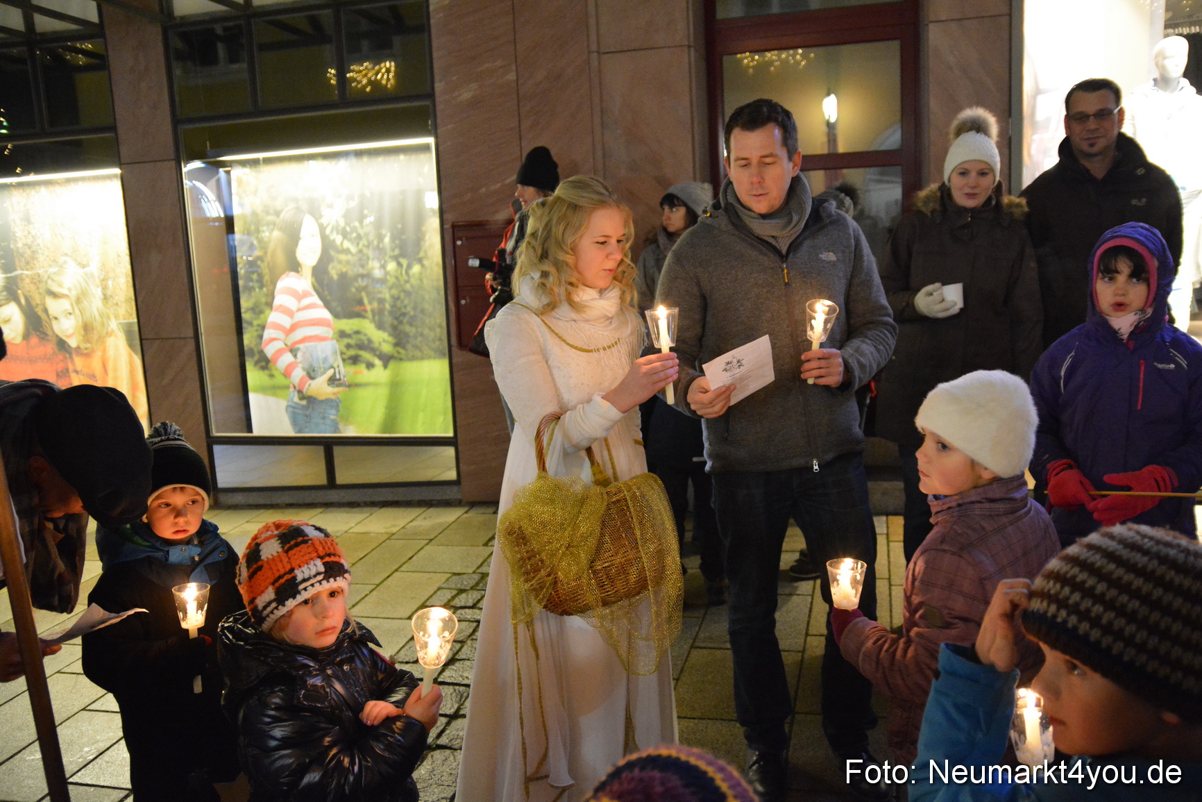 Lichterzug zum Weihnachtsmarkt 061214 0013