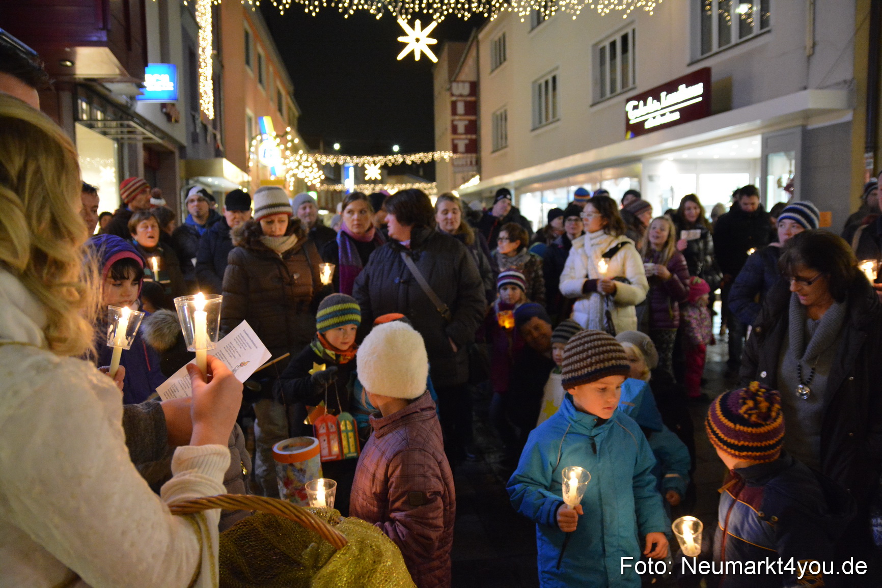 Lichterzug zum Weihnachtsmarkt 061214 0015