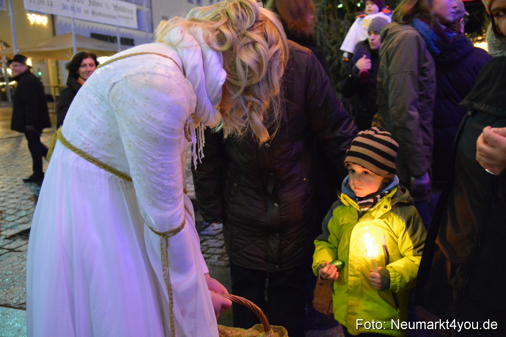 Lichterzug zum Weihnachtsmarkt 061214 0020