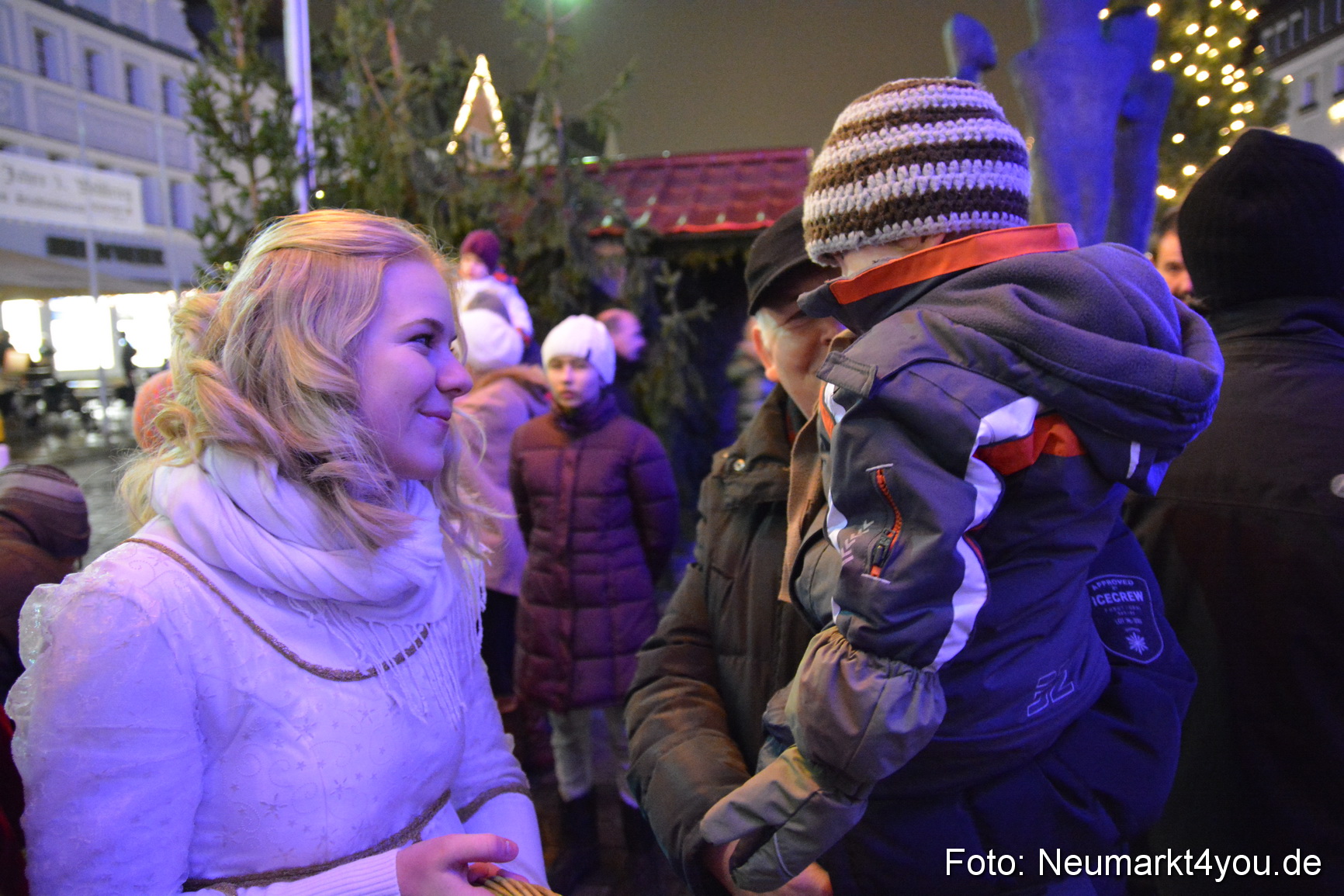 Lichterzug zum Weihnachtsmarkt 061214 0021