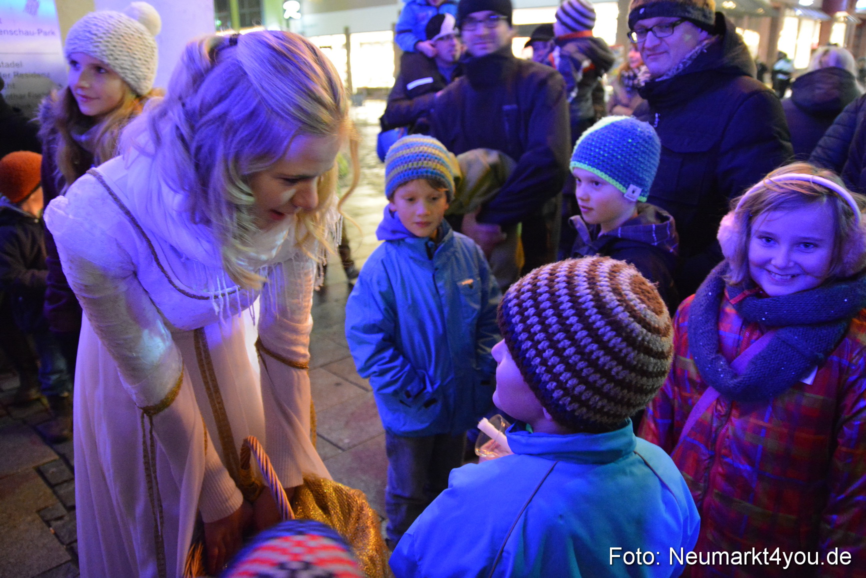 Lichterzug zum Weihnachtsmarkt 061214 0022