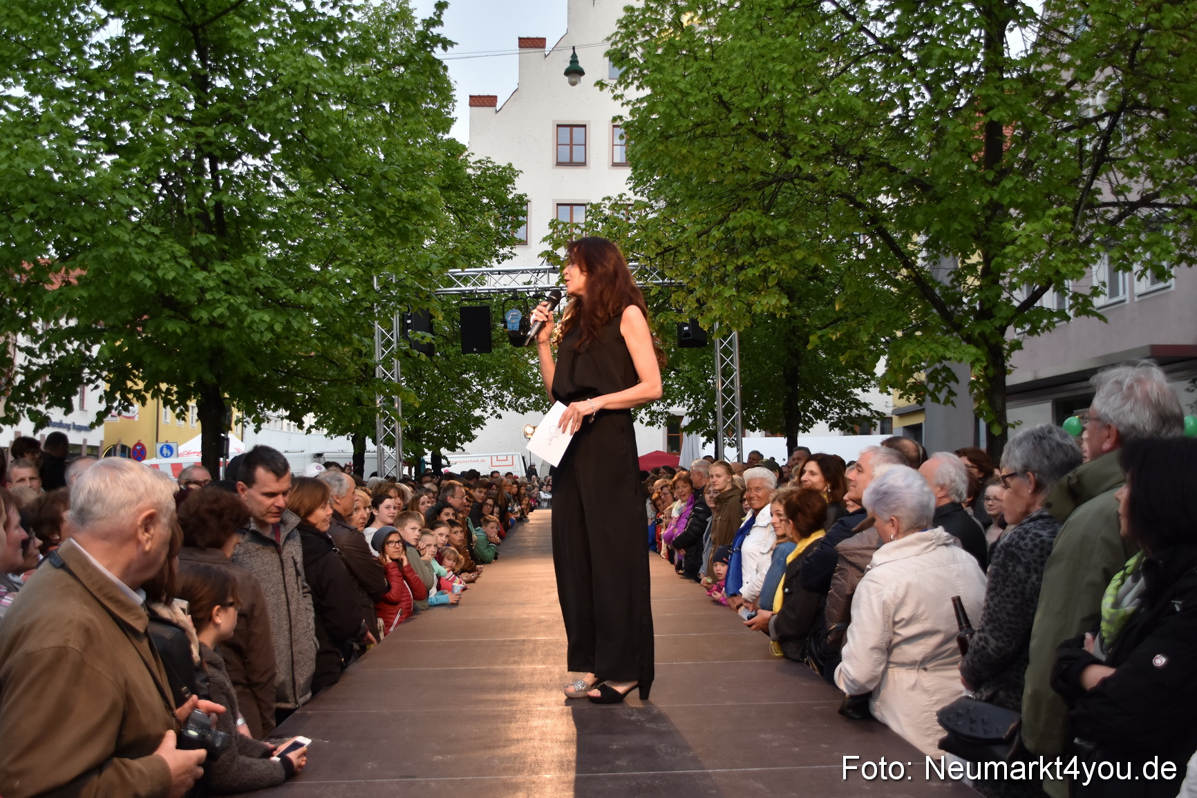 Modenschau Nacht der Sinne Neumarkt 090515 0001
