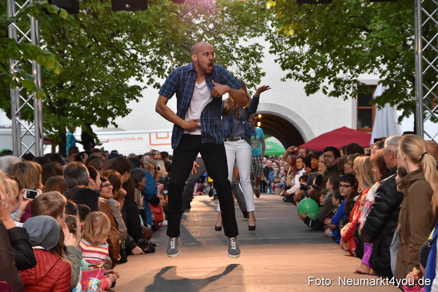 Modenschau Nacht der Sinne Neumarkt 090515 0003