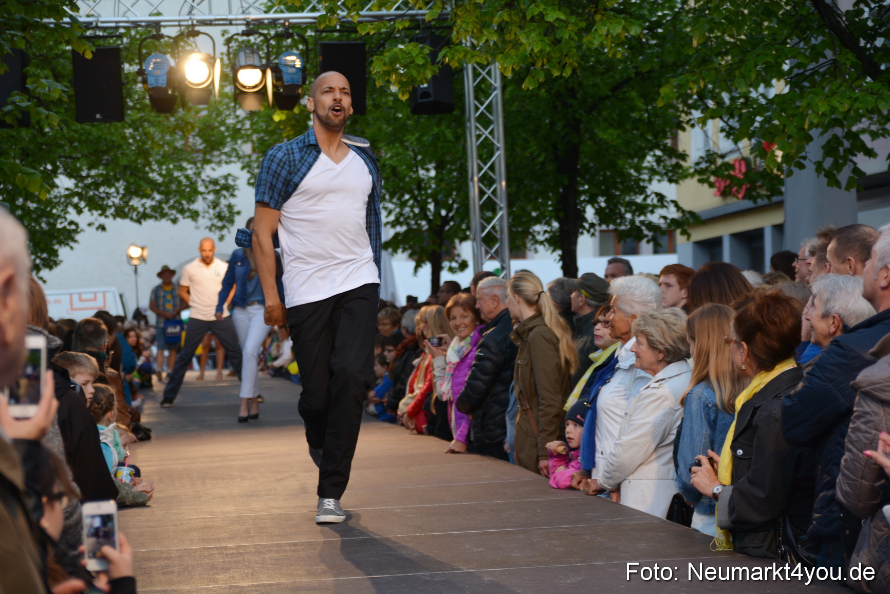 Modenschau Nacht der Sinne Neumarkt 090515 0004