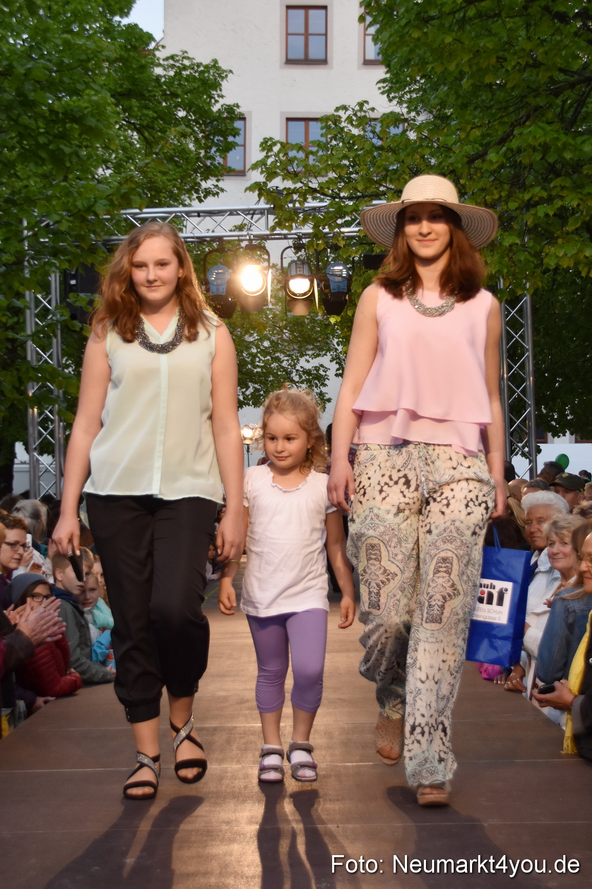 Modenschau Nacht der Sinne Neumarkt 090515 0013