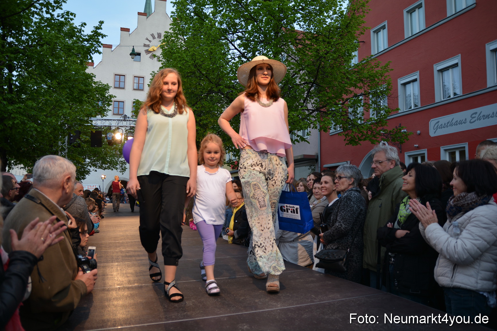 Modenschau Nacht der Sinne Neumarkt 090515 0014