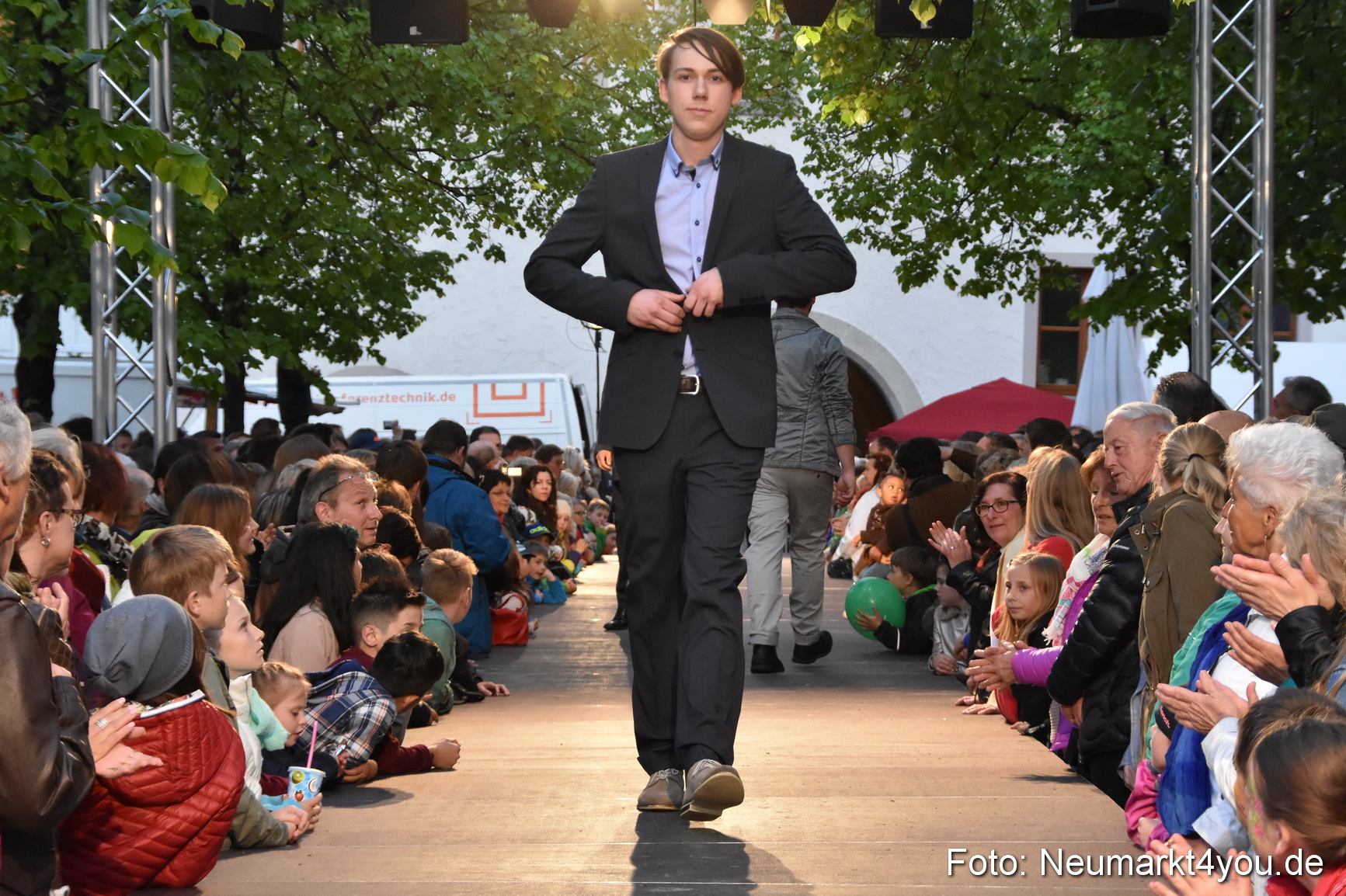 Modenschau Nacht der Sinne Neumarkt 090515 0051