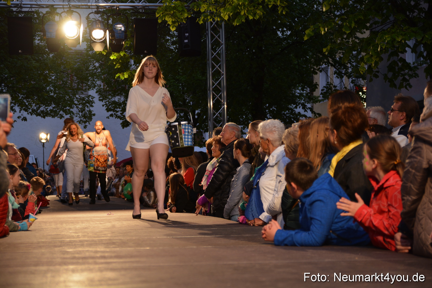 Modenschau Nacht der Sinne Neumarkt 090515 0102