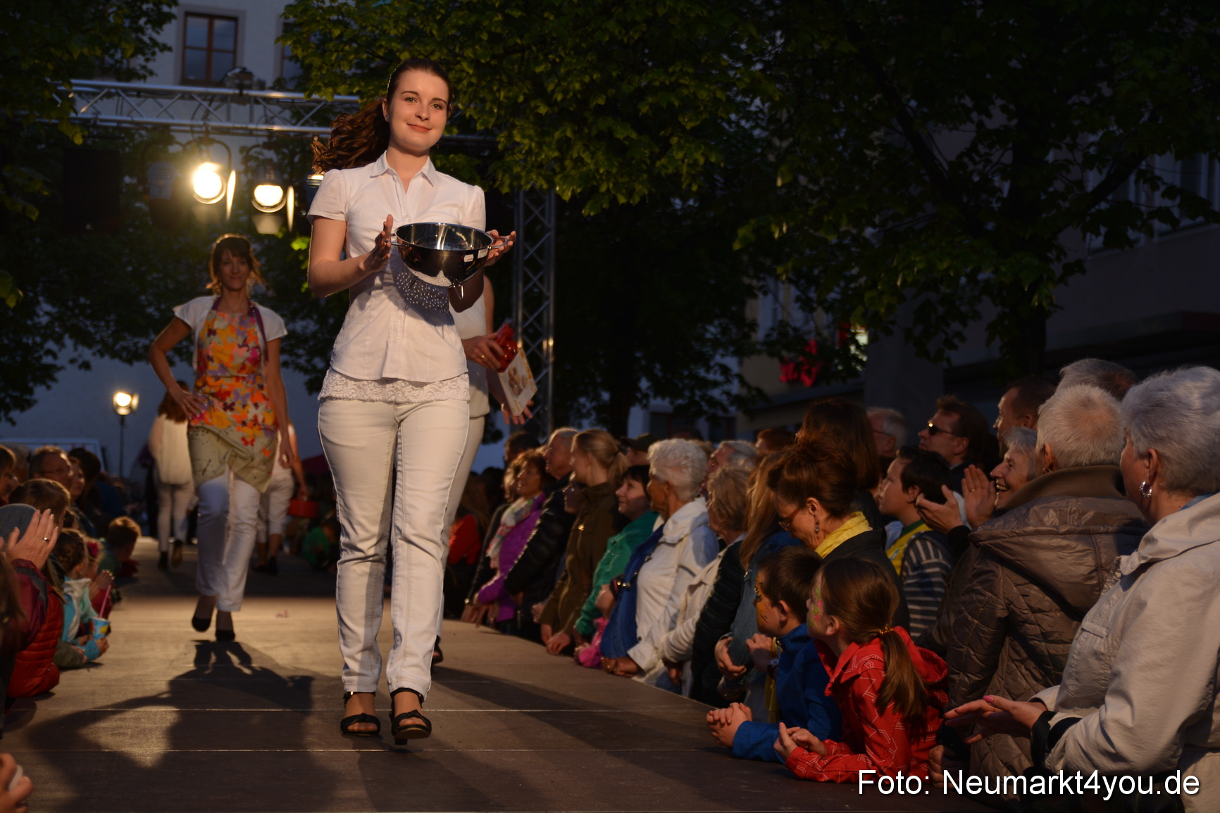 Modenschau Nacht der Sinne Neumarkt 090515 0110