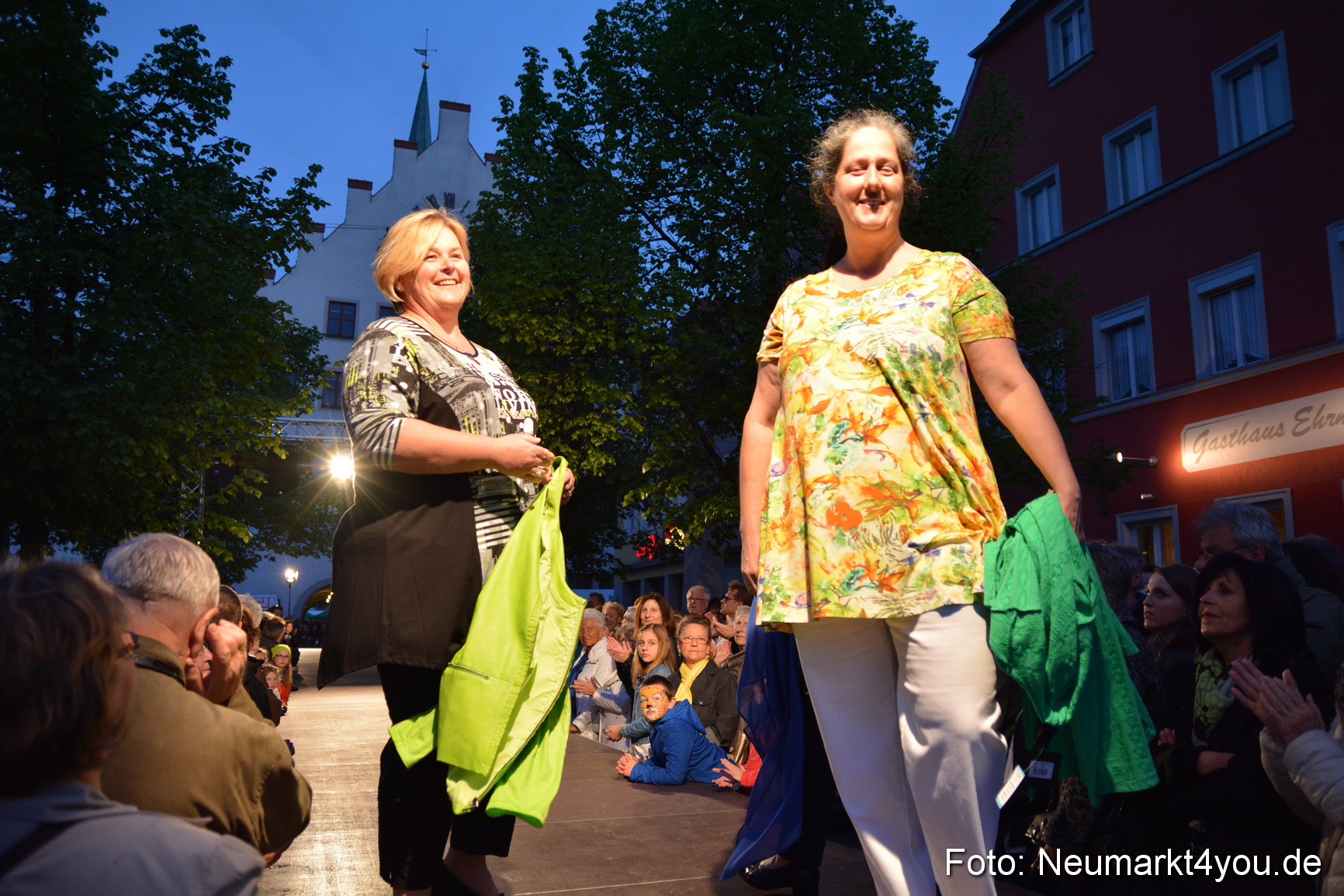 Modenschau Nacht der Sinne Neumarkt 090515 0139