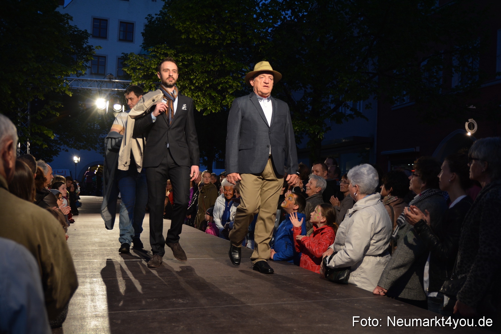 Modenschau Nacht der Sinne Neumarkt 090515 0146