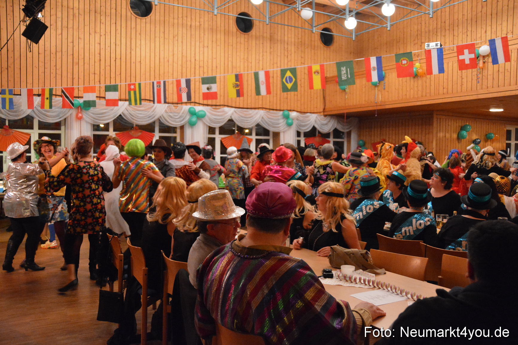 Weiberfasching In Neumarkt 2015