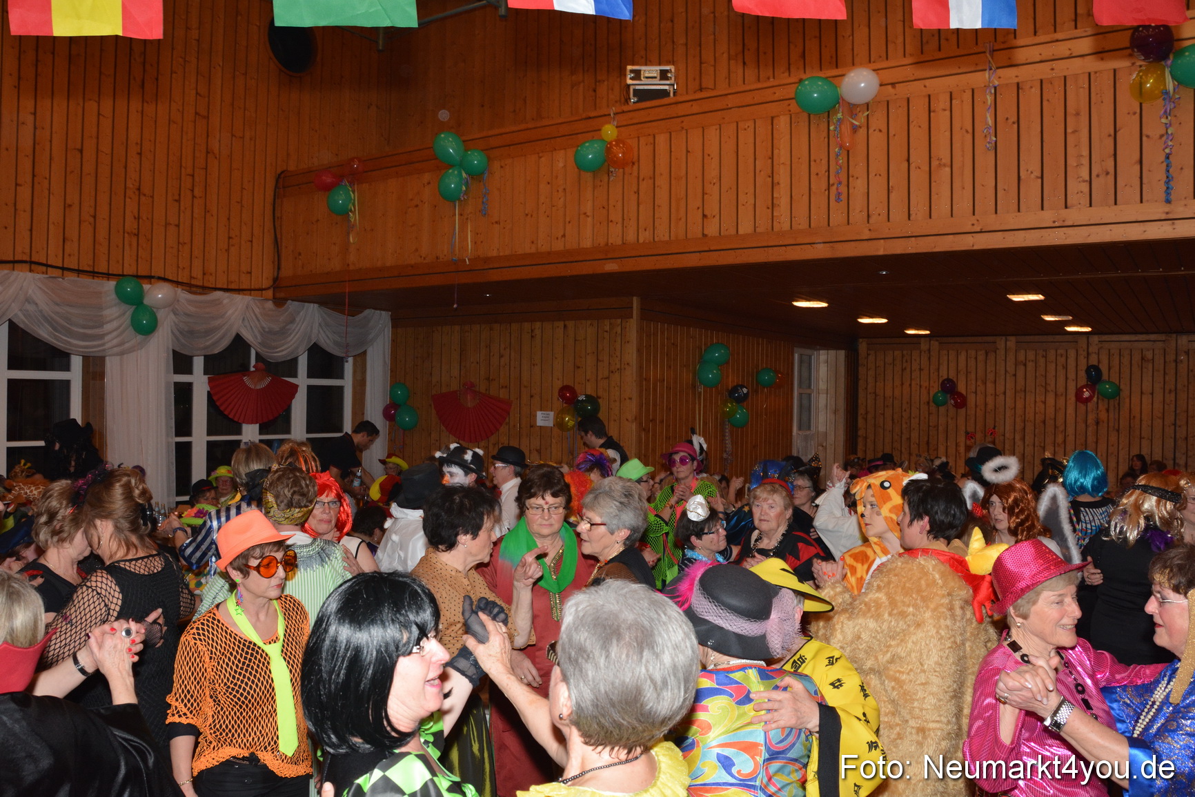 Weiberfasching Neumarkt 120215 0004