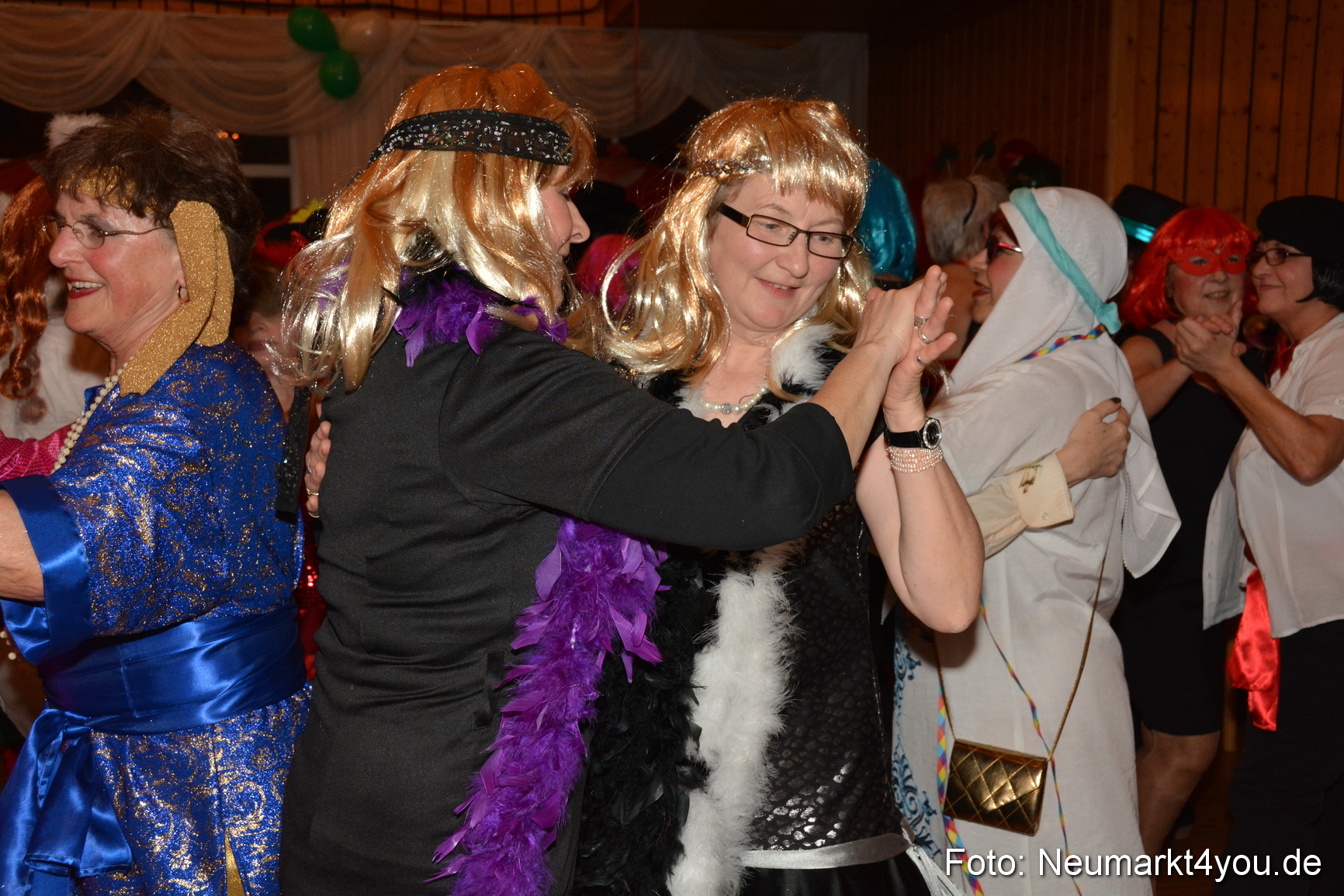 Weiberfasching Neumarkt 120215 0006